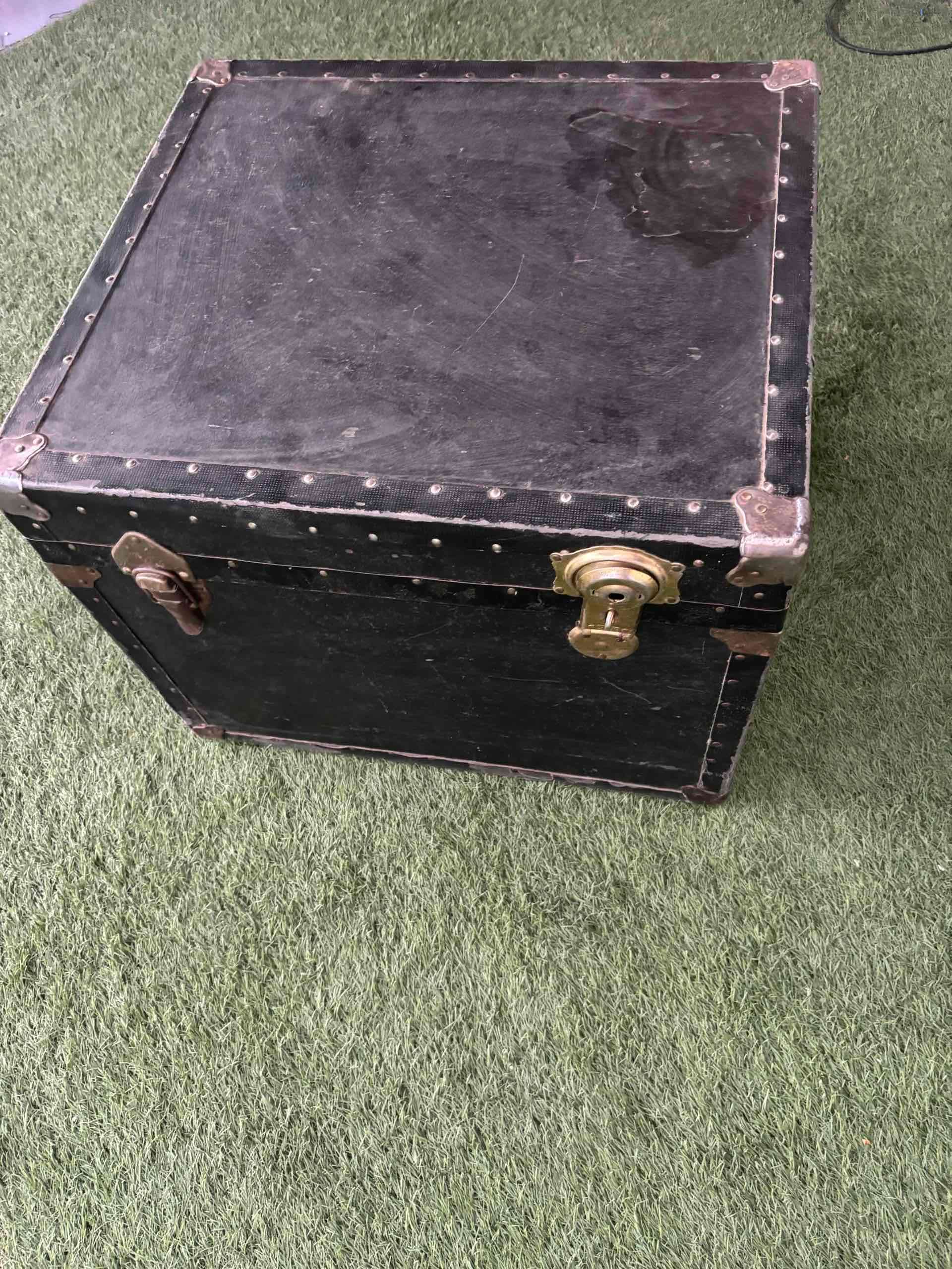 Baúl antiguo negro - miniatura 4