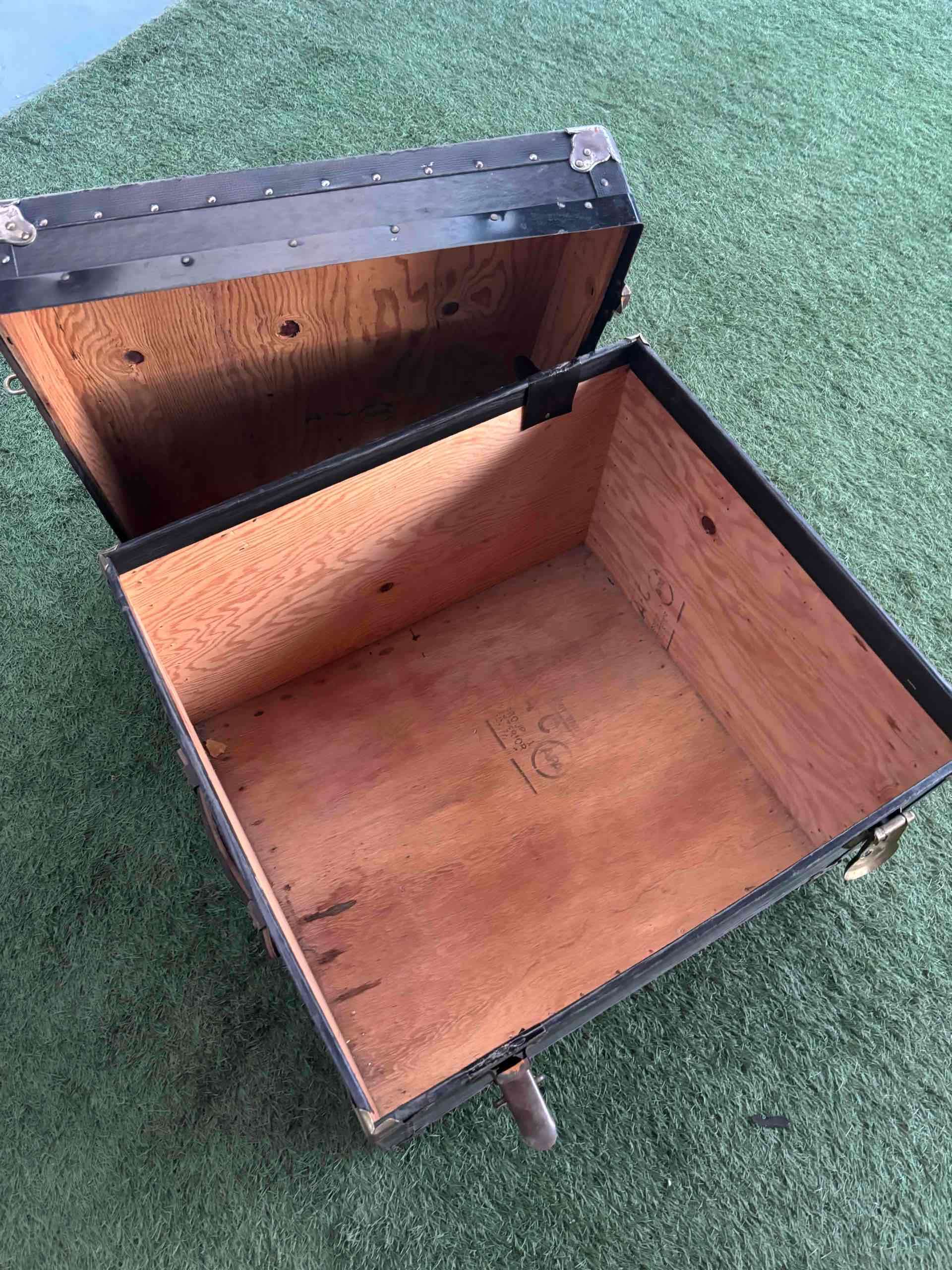 Baúl antiguo negro - miniatura 5