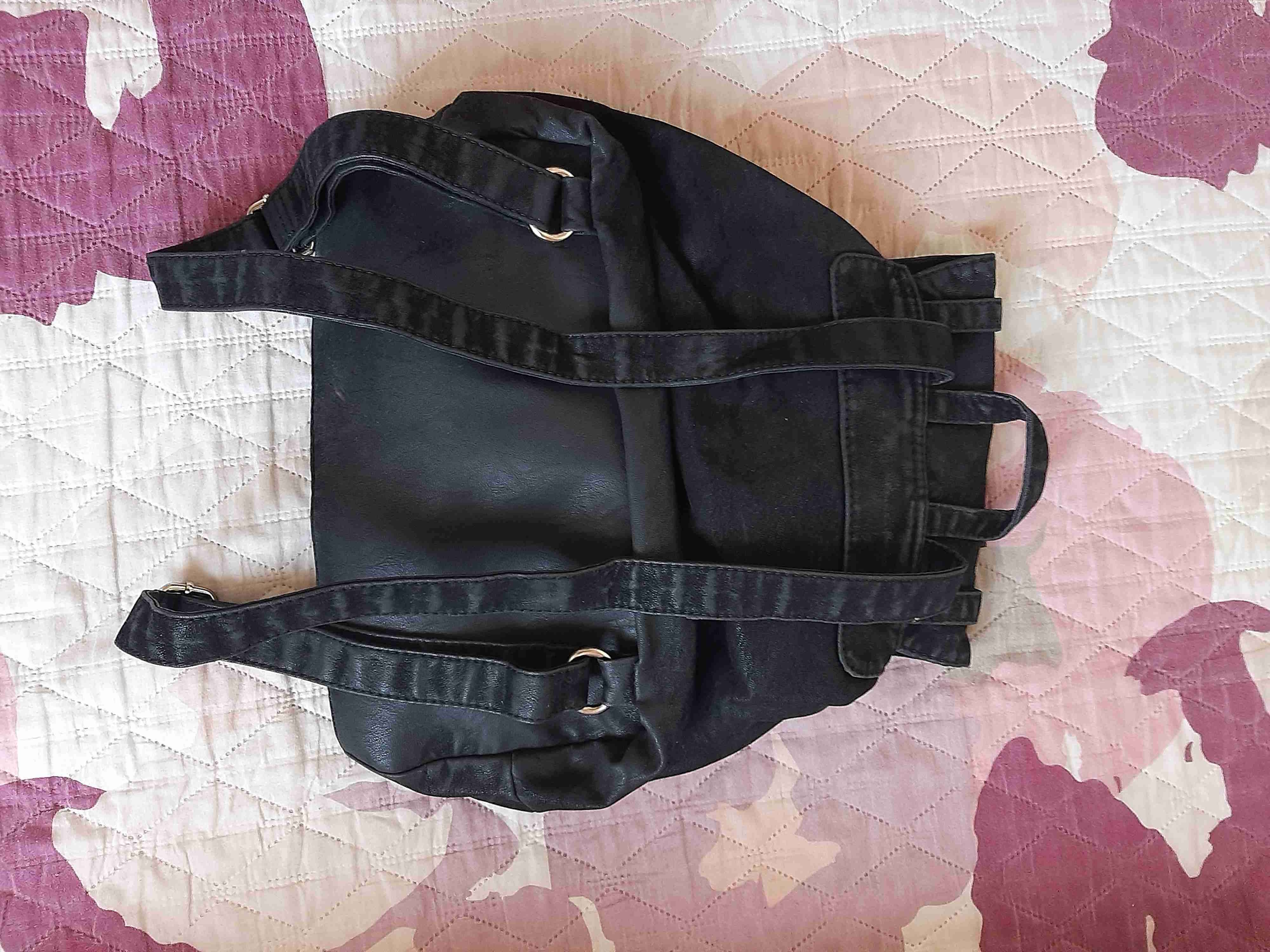 Mochila negra con tachas - miniatura 2