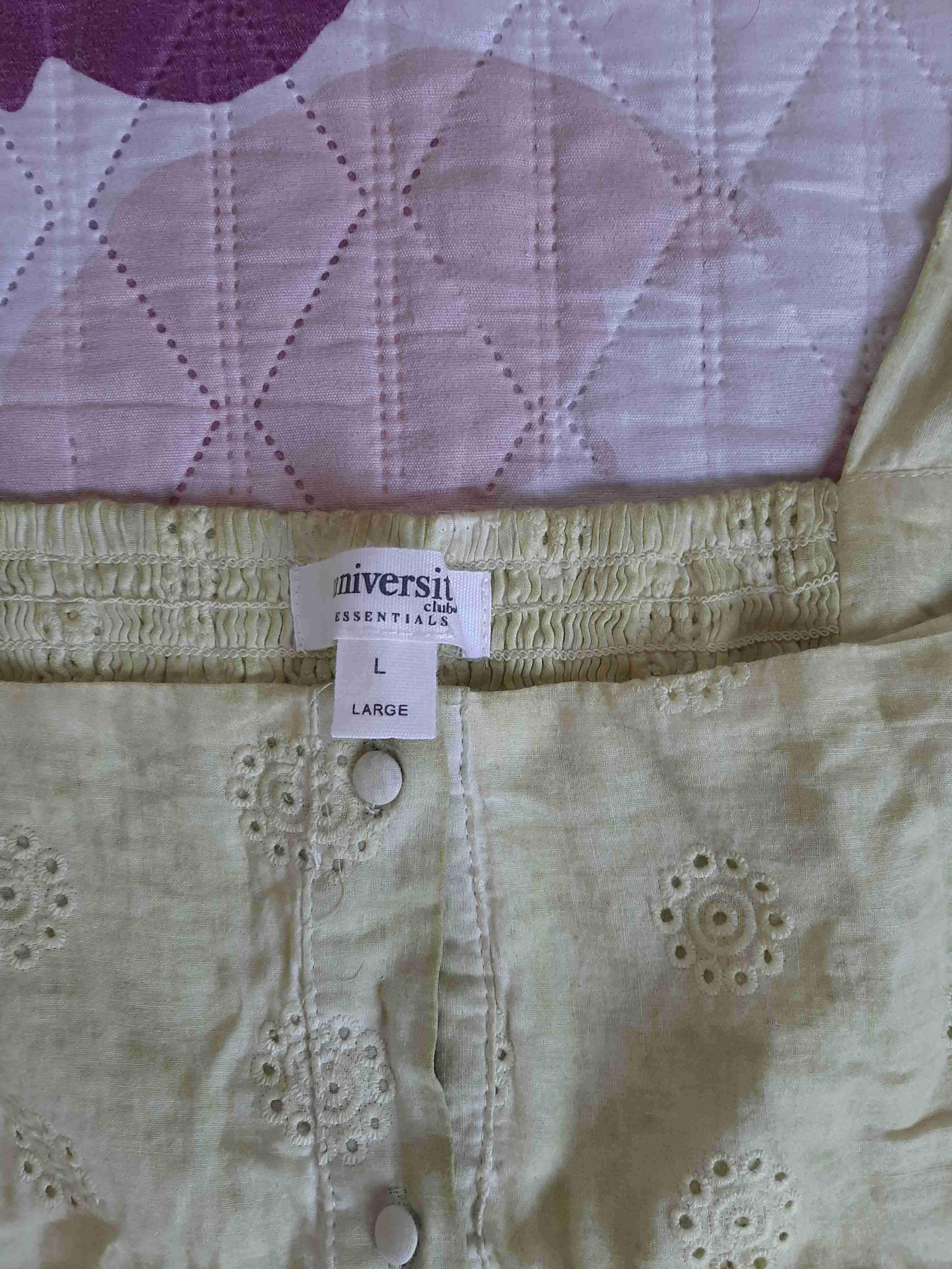 Blusa  con detalles bordados - miniatura 2