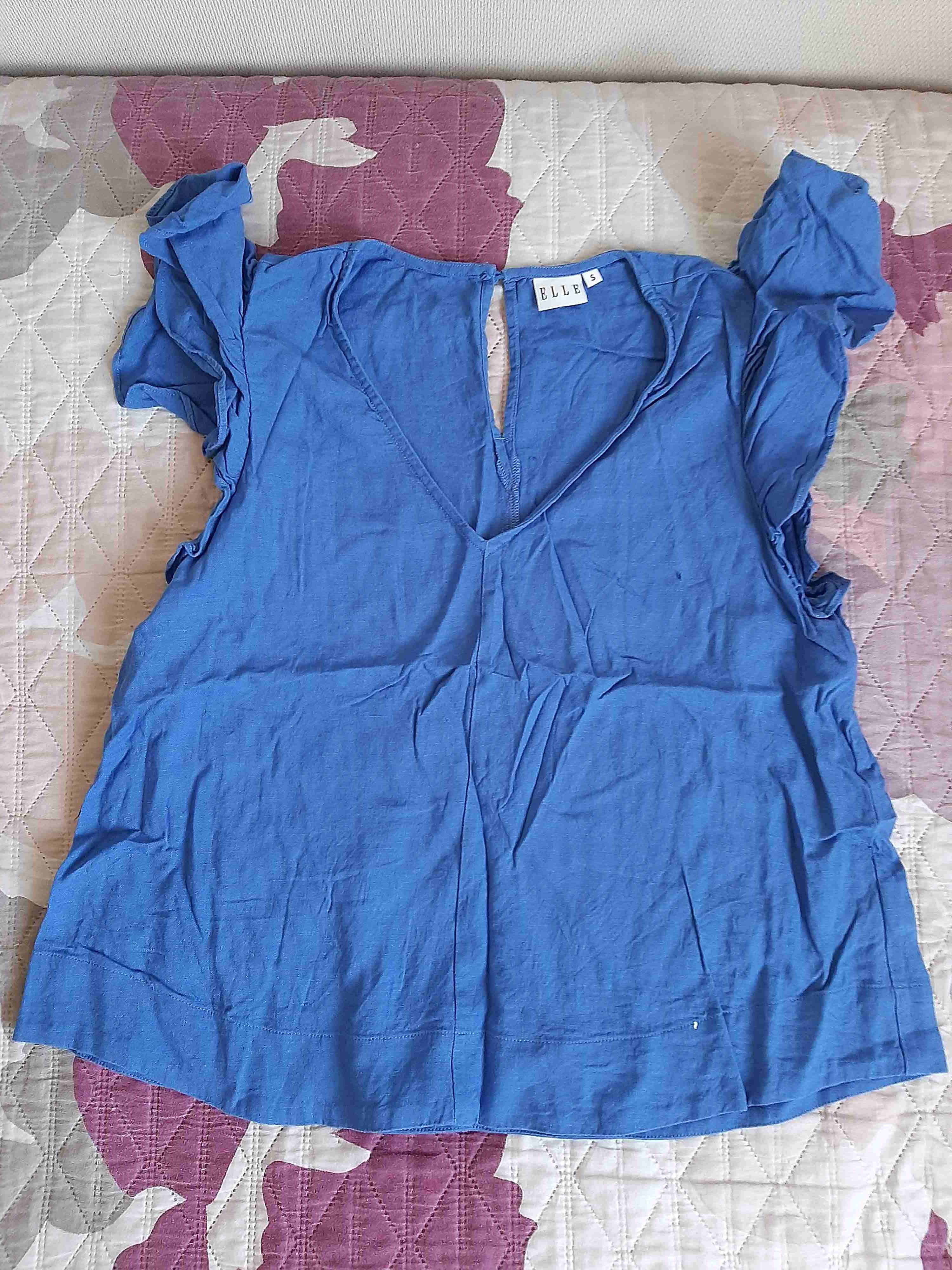 Blusa azul con volantes Elle