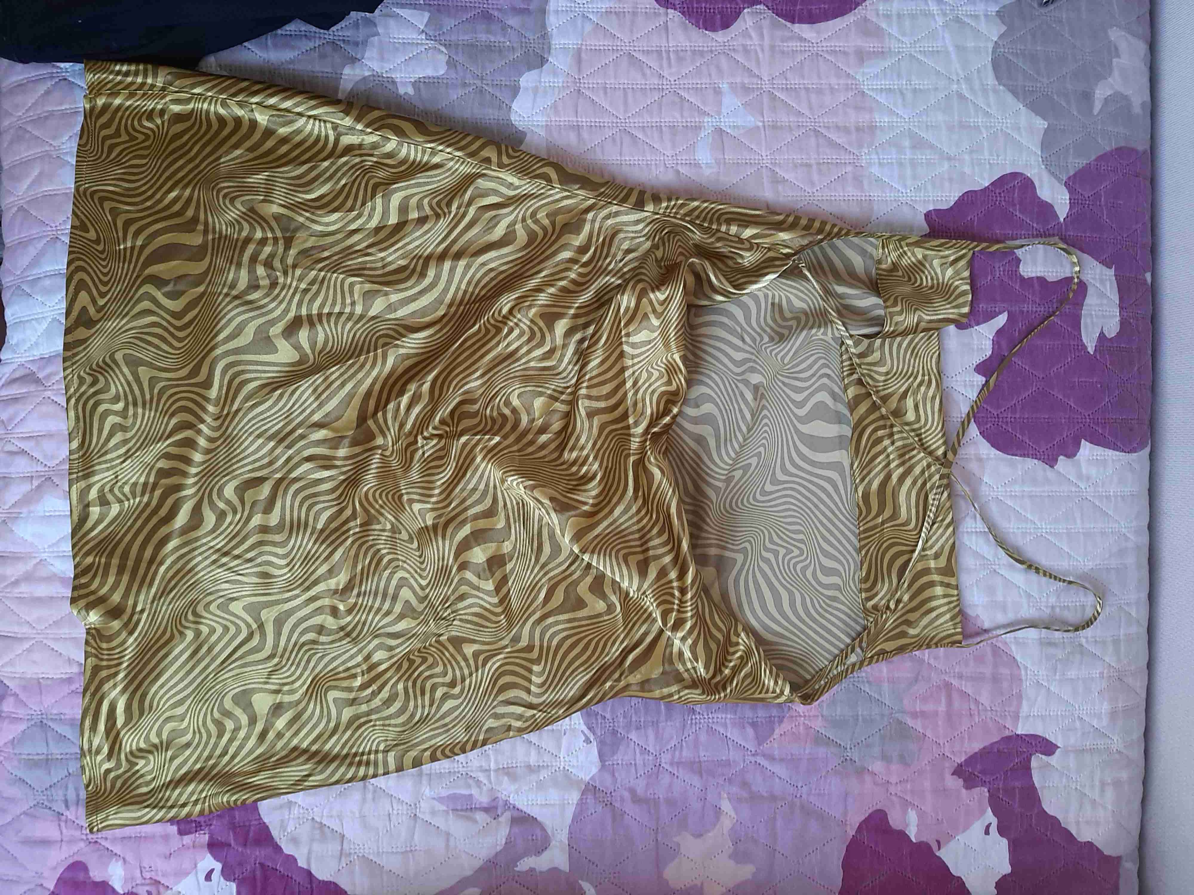 Vestido corto dorado con tirantes - miniatura 2