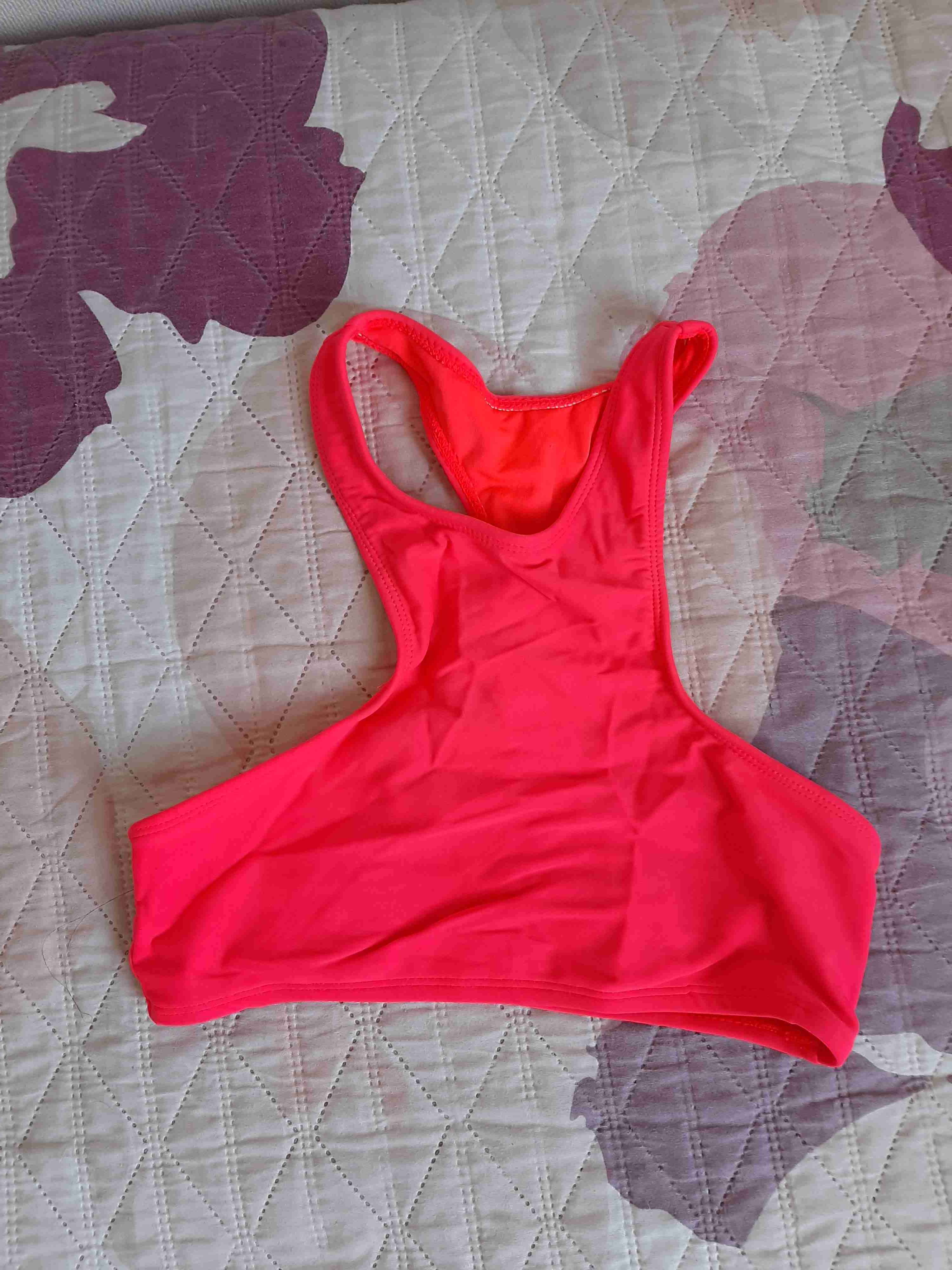 Top deportivo rosado neón