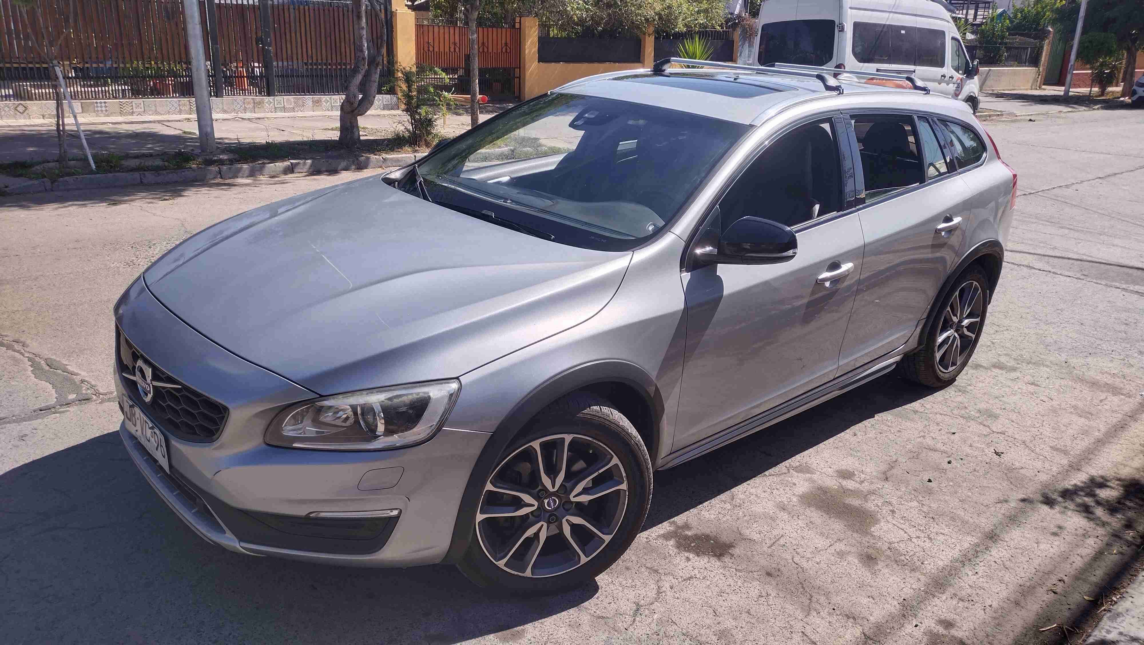 Volvo v60 tope de linea - miniatura 1