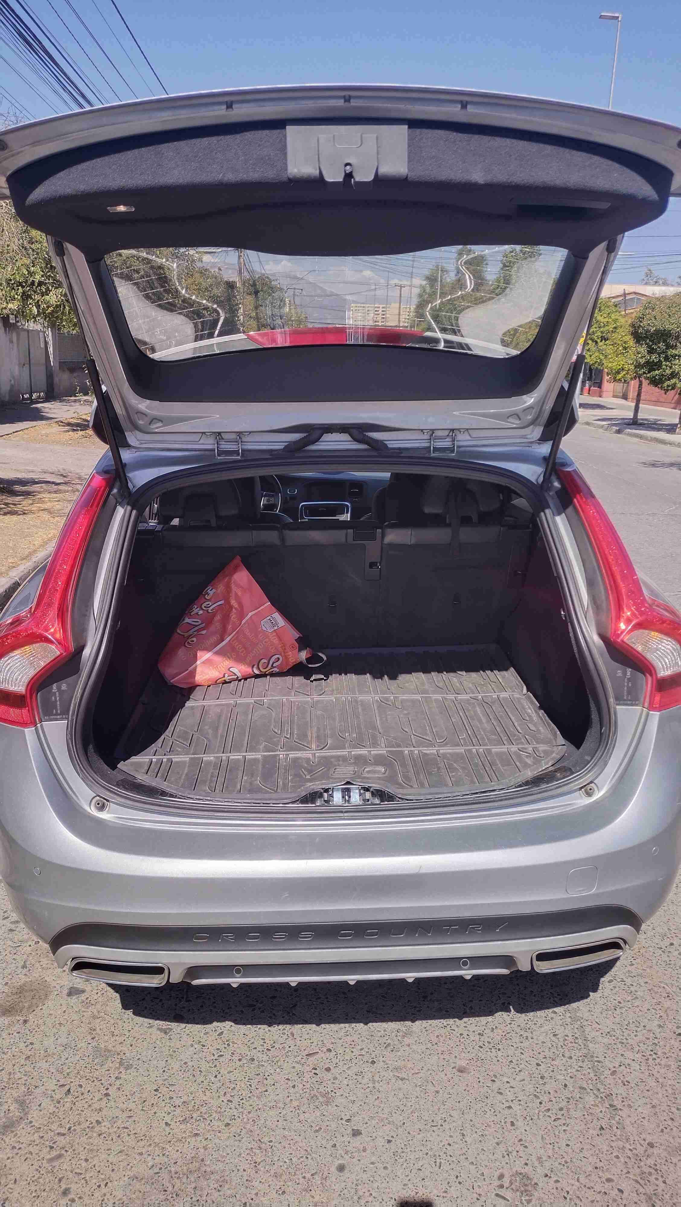 Volvo v60 tope de linea - miniatura 3