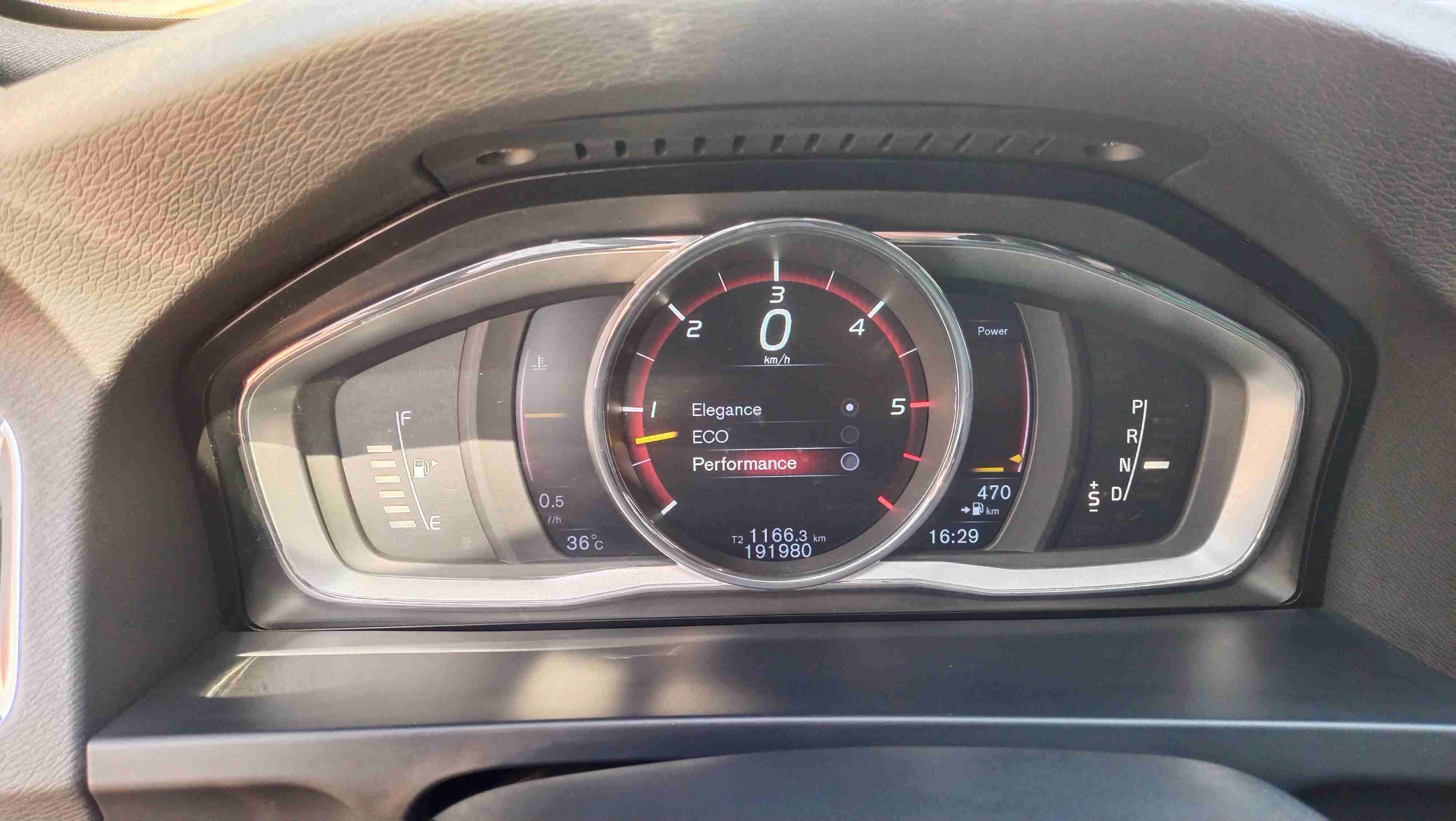 Volvo v60 tope de linea - miniatura 4