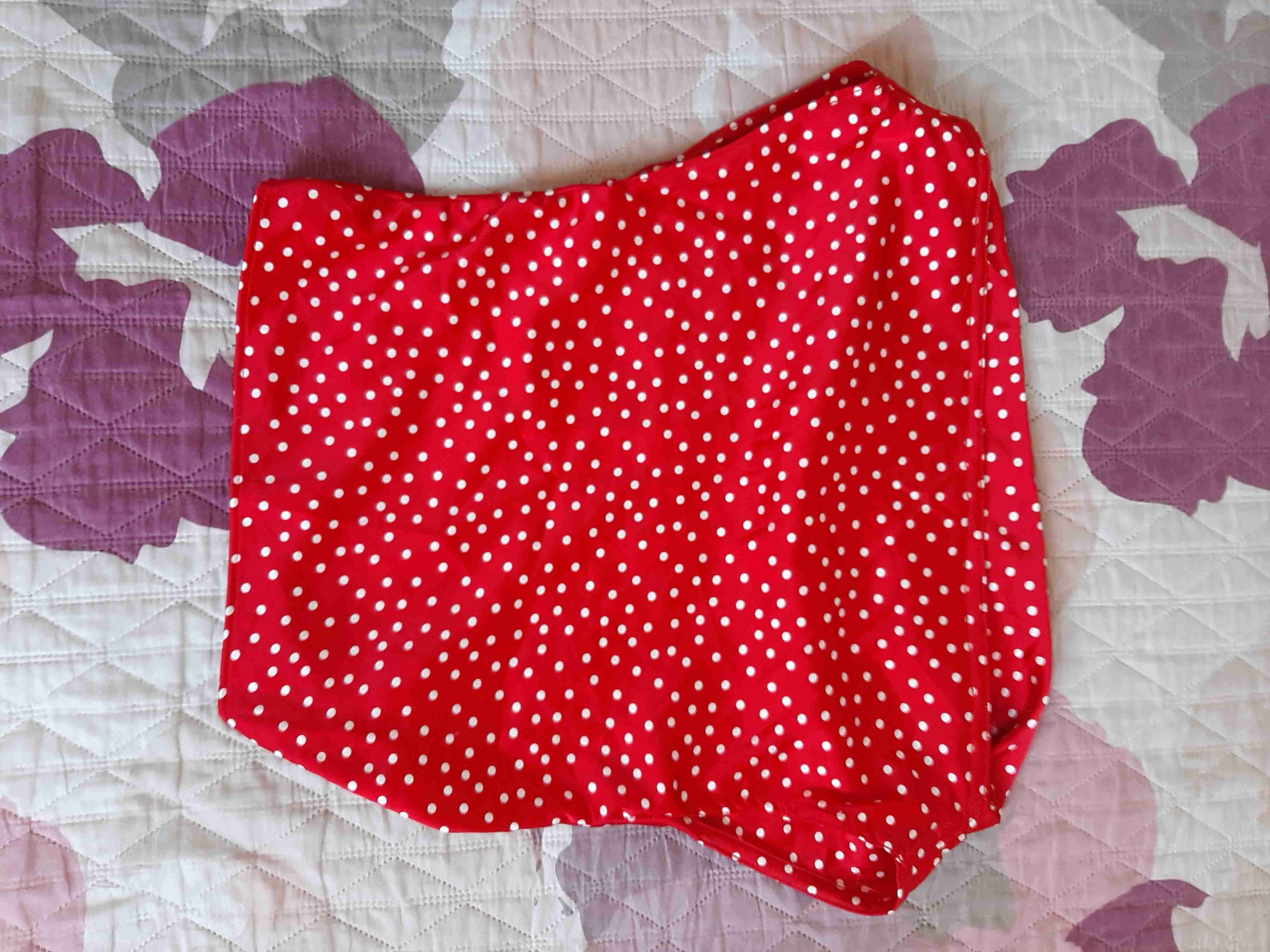 Polerarojo con lunares blancos