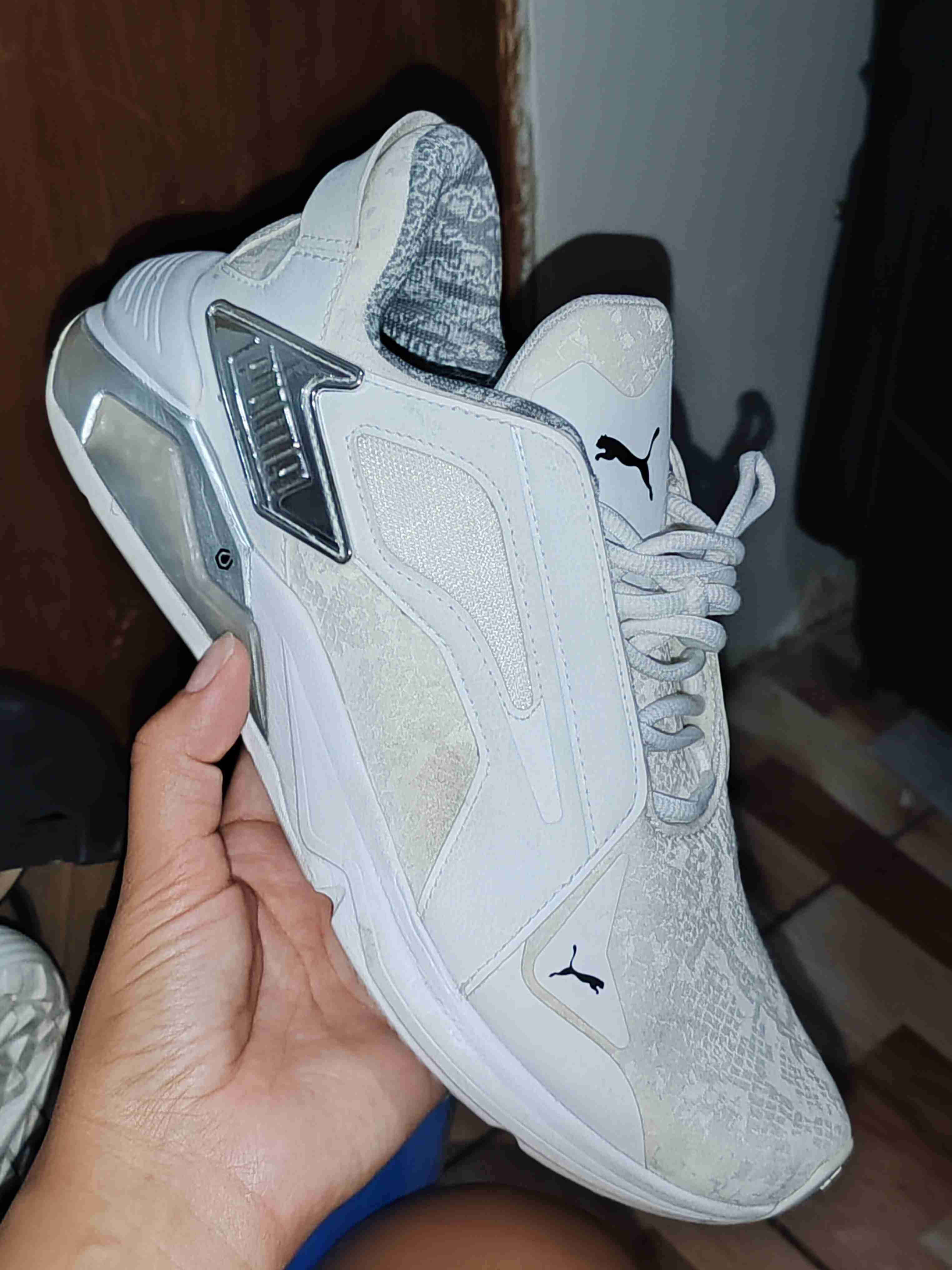 Zapatillas blancas Puma deportivas