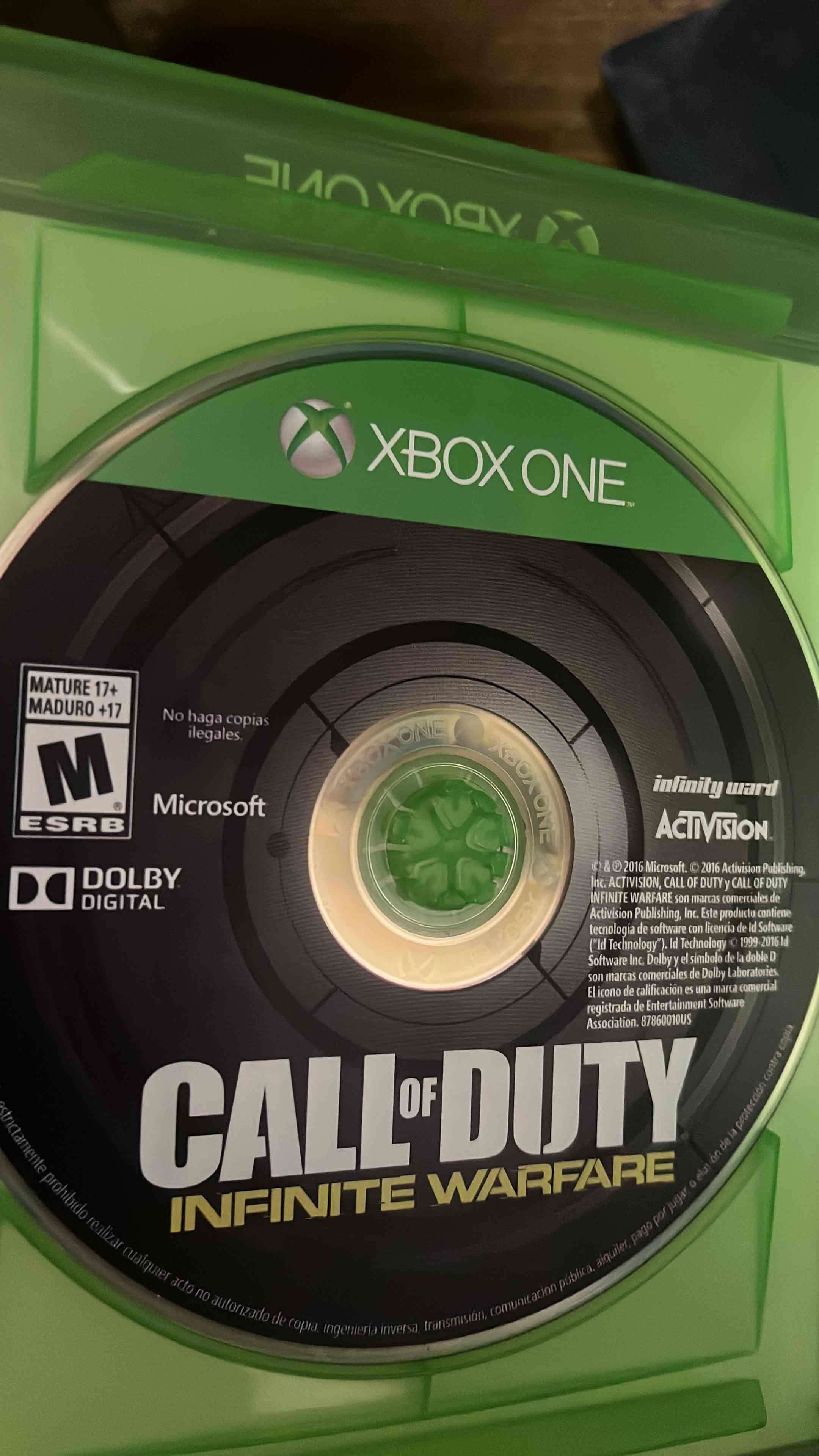 Consola Xbox con controles - miniatura 2