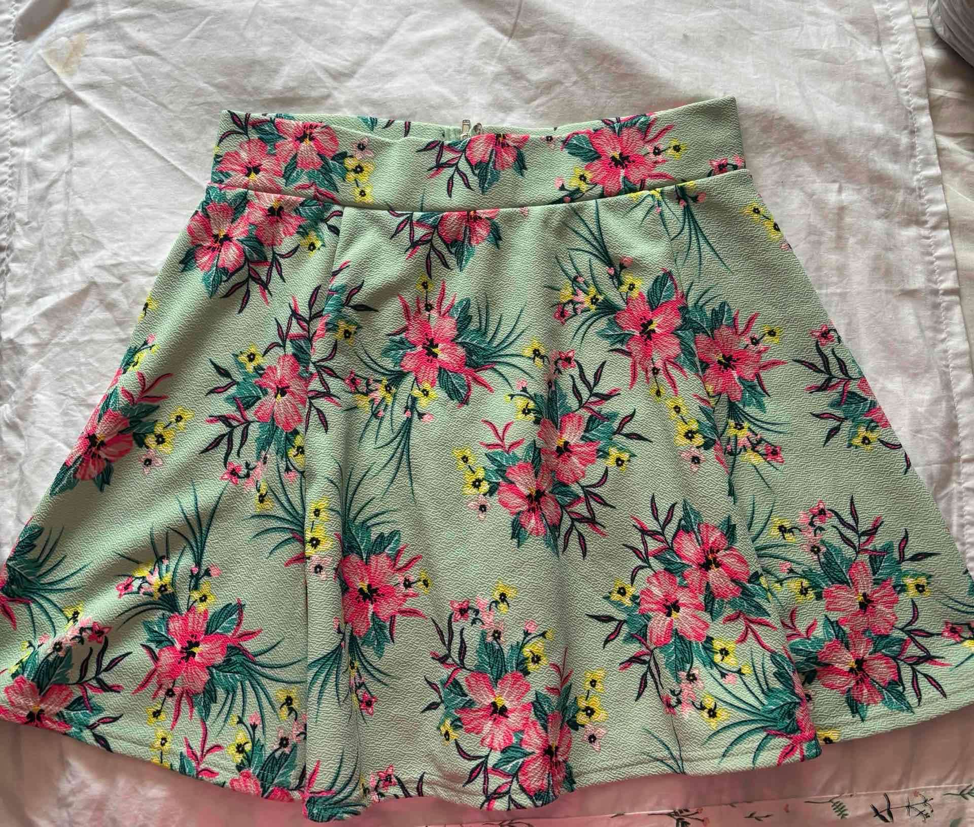 Falda corta floral verde