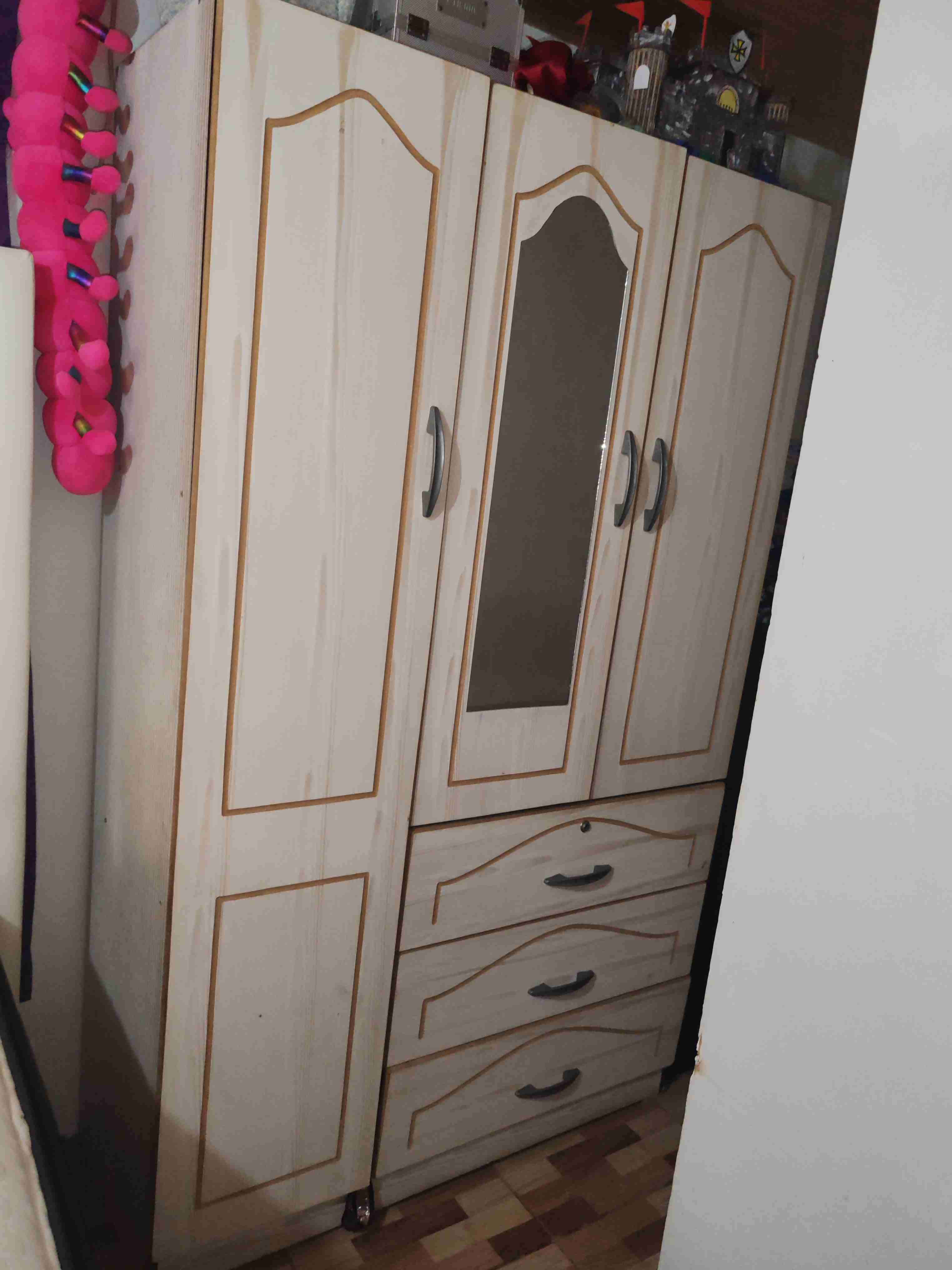 Ropero de madera blanco