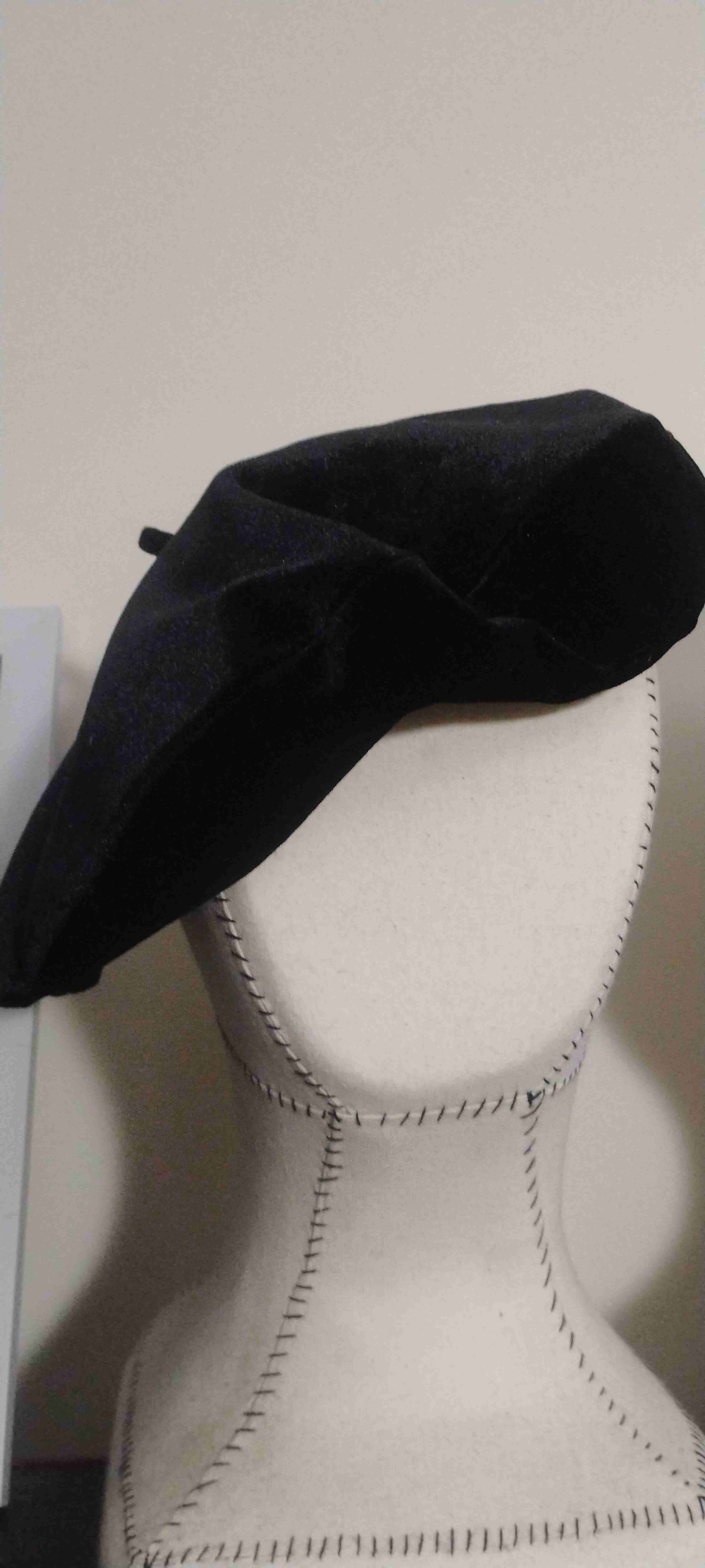 Boina negra elegante