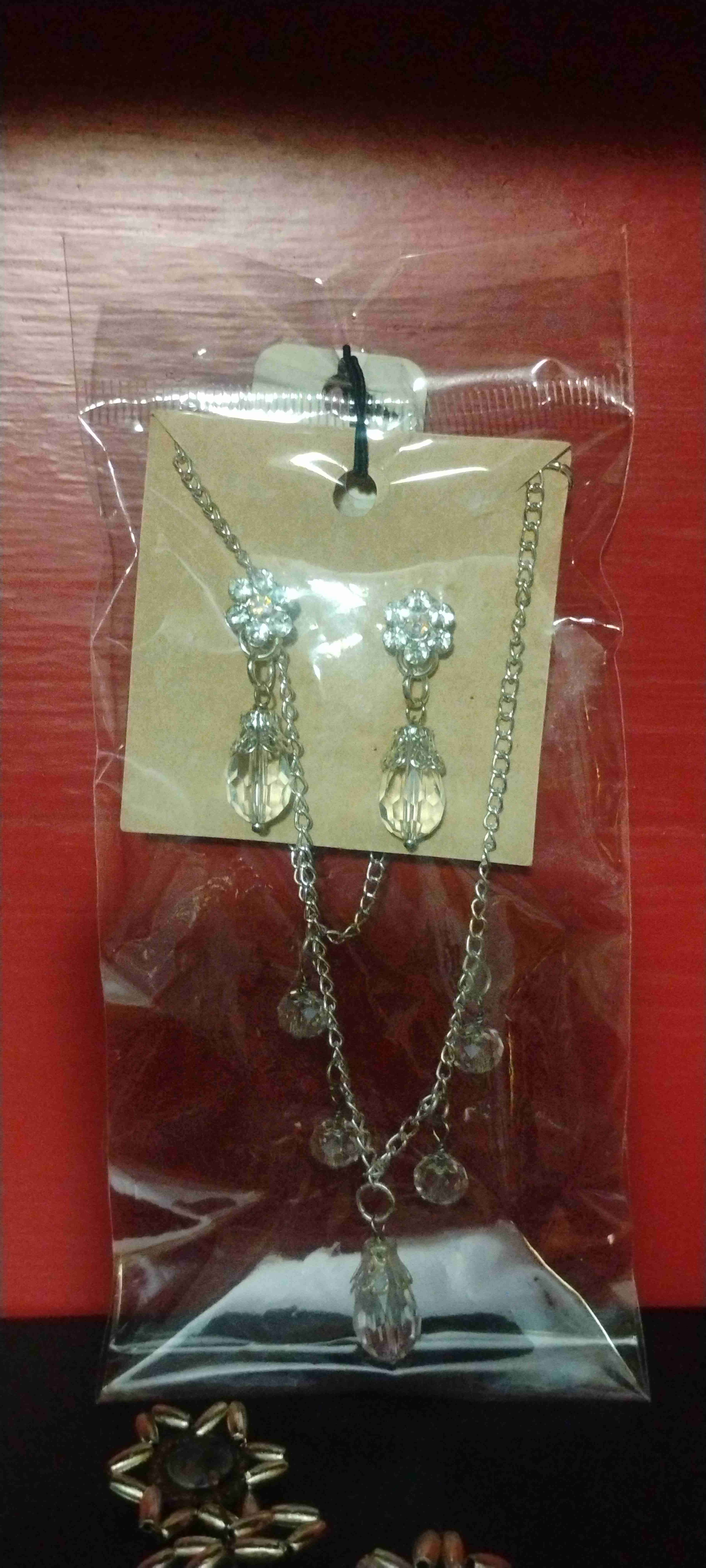 Set collar y aros brillantes