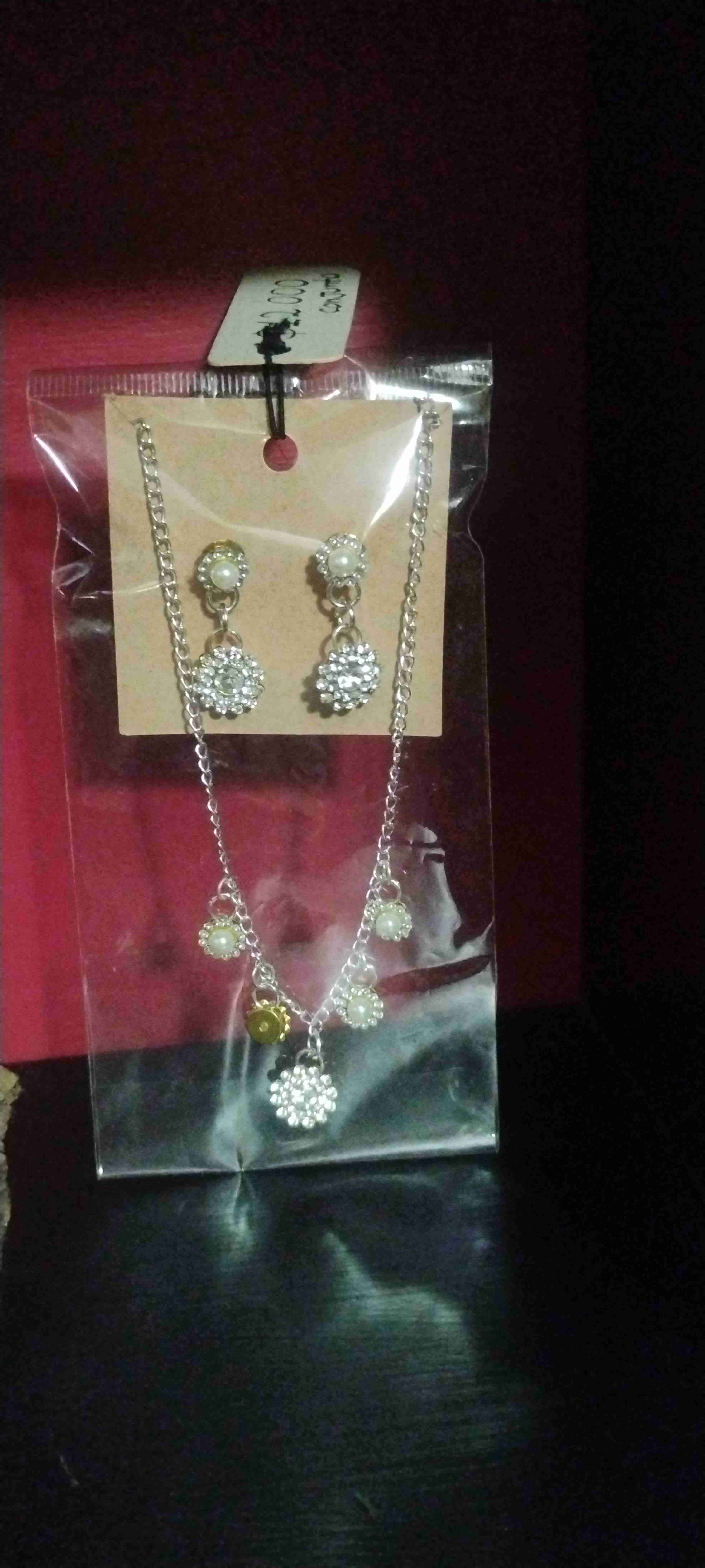 Set de collar y aretes brillantes