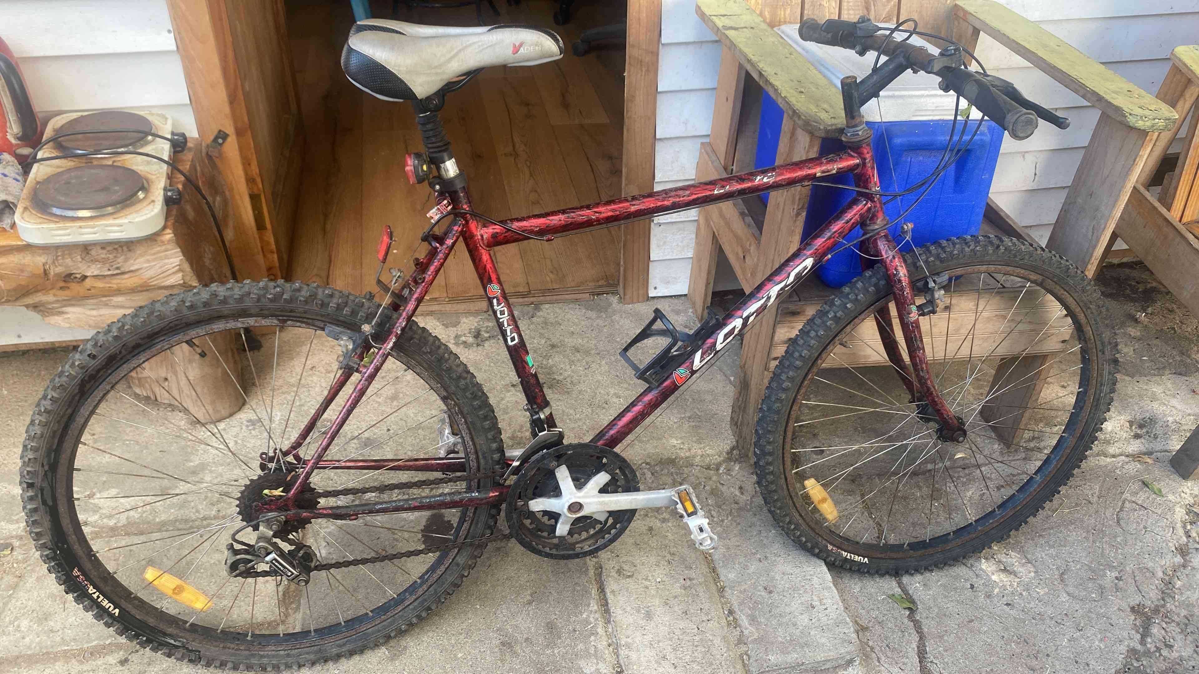 Bicicleta de montaña Loto roja