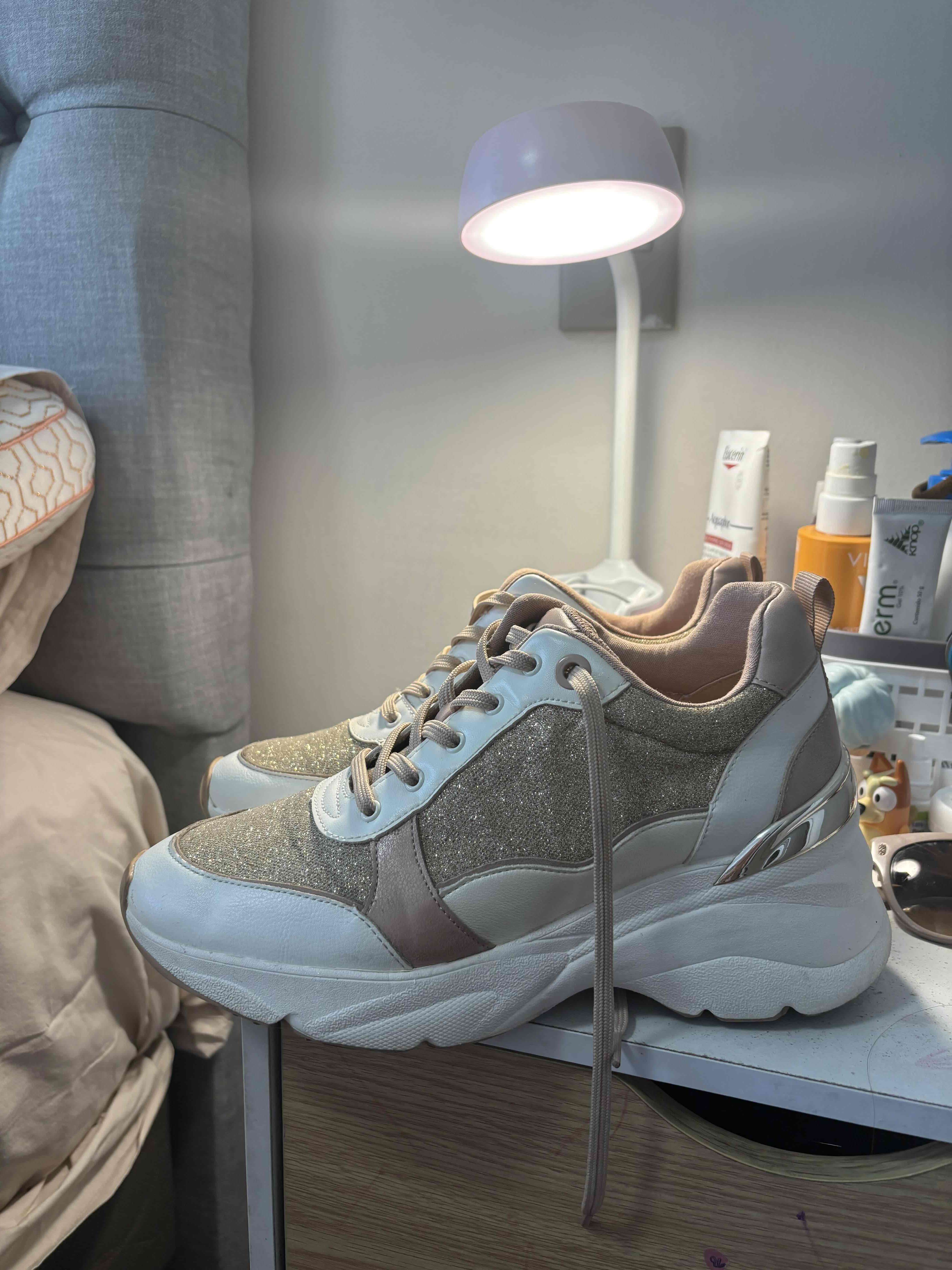 Zapatillas doradas brillantes - miniatura 2