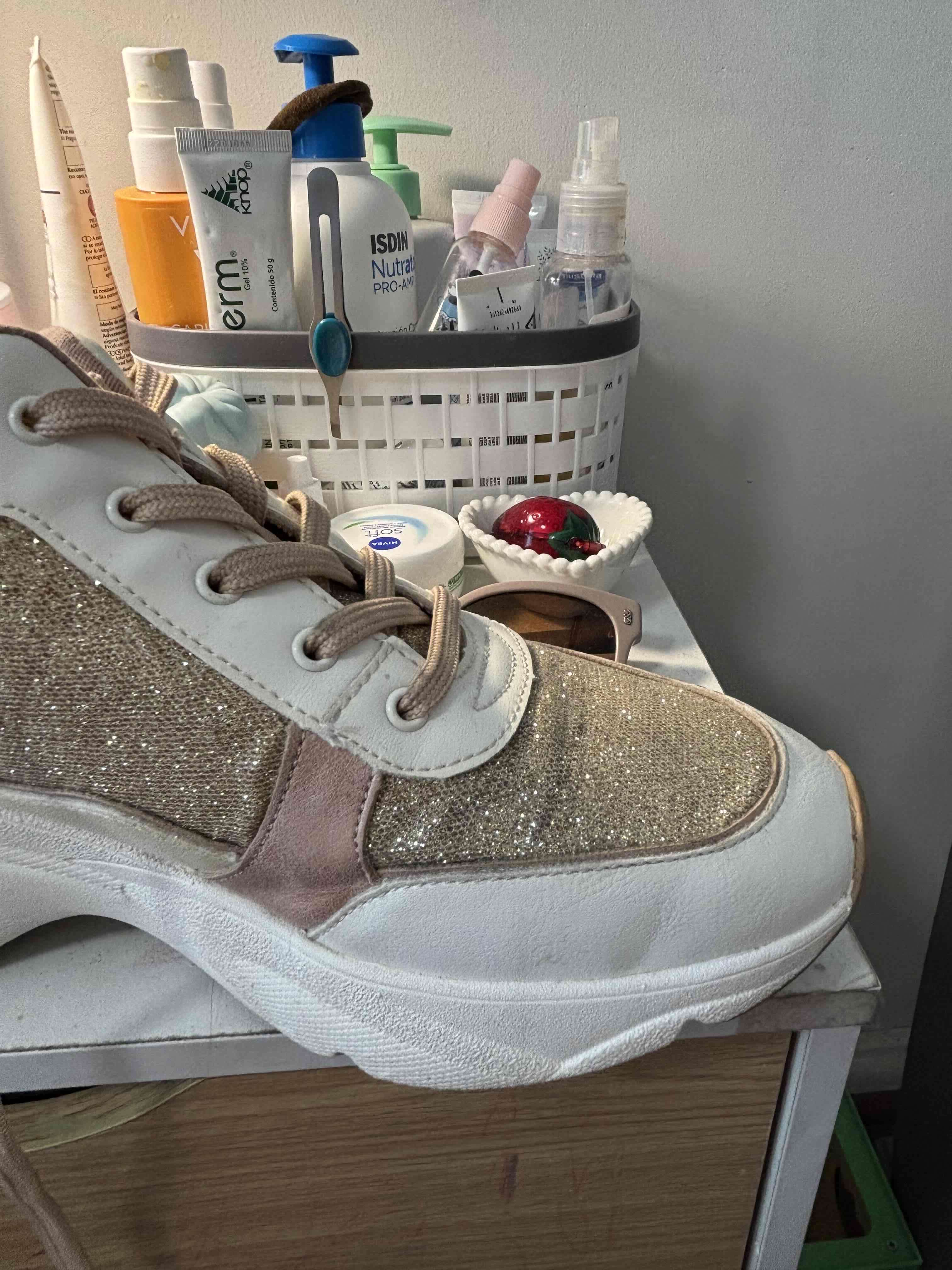 Zapatillas doradas brillantes - miniatura 3