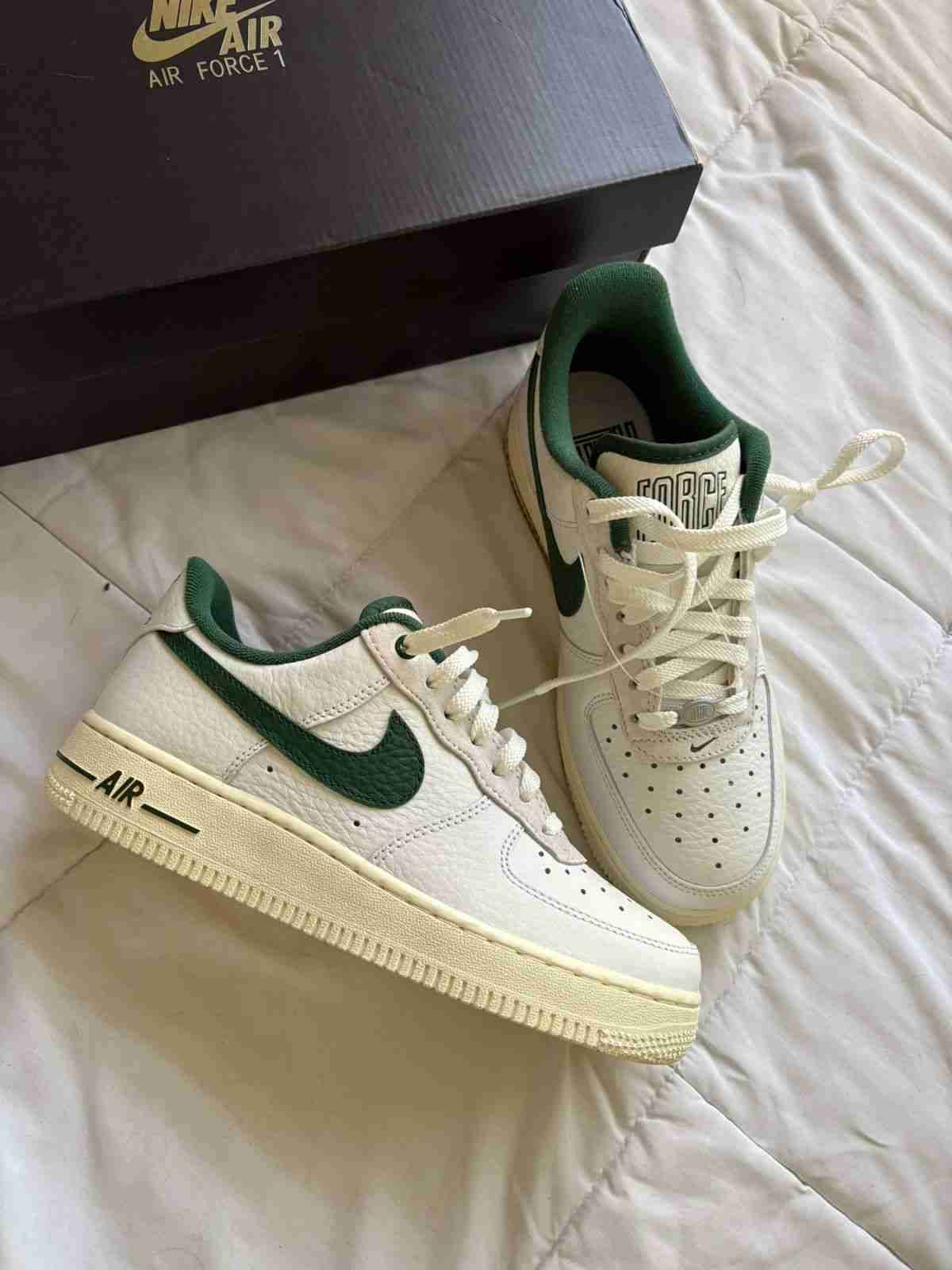 Zapatillas blancas con verde - miniatura 2