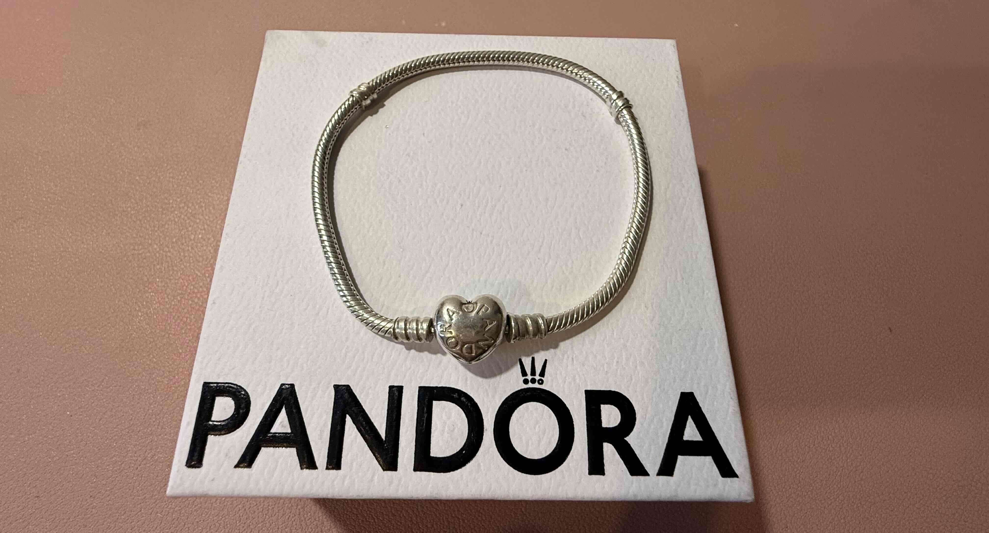 Pulsera Pandora con dije corazón - miniatura 2