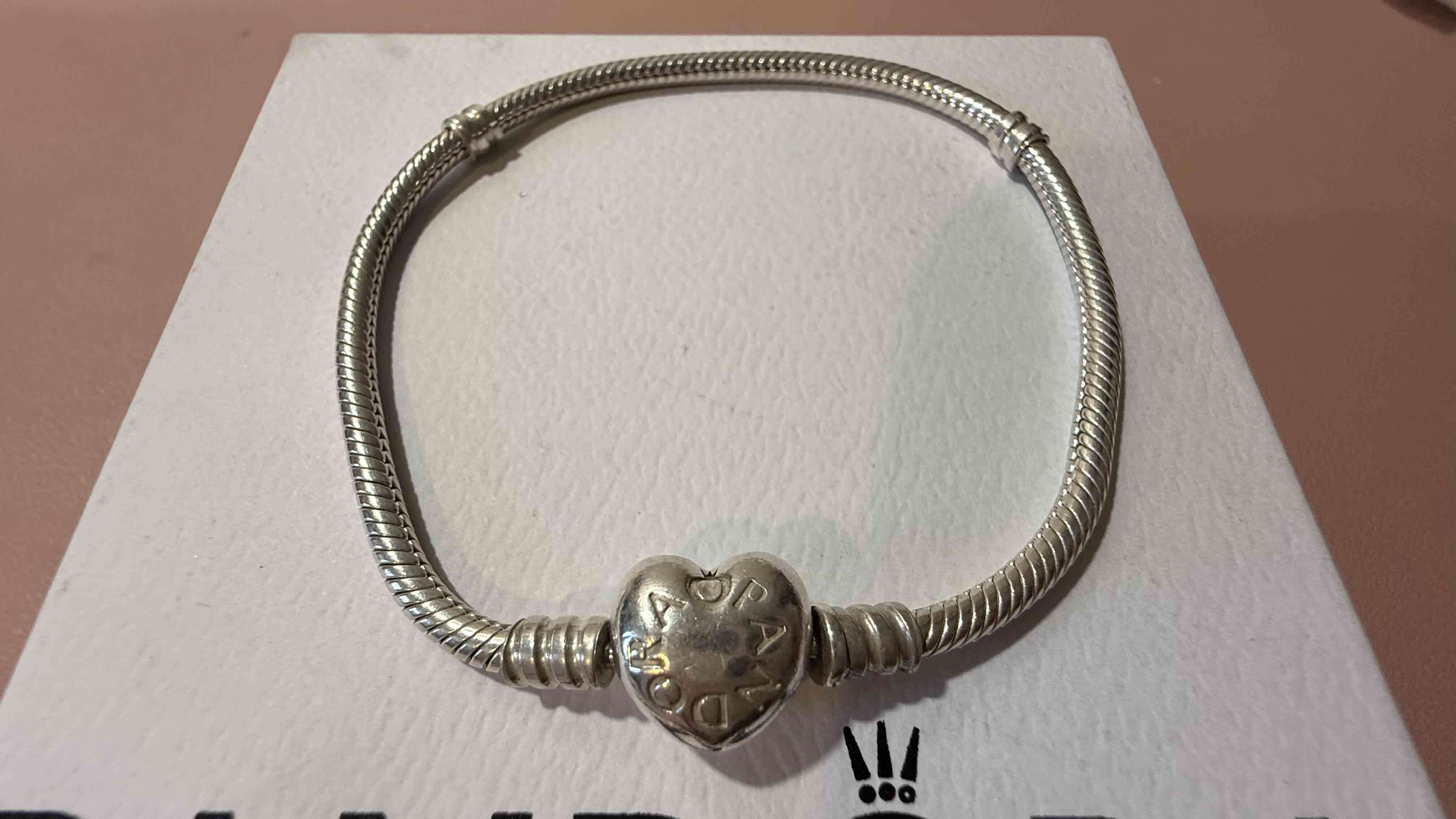 Pulsera Pandora con dije corazón - miniatura 3
