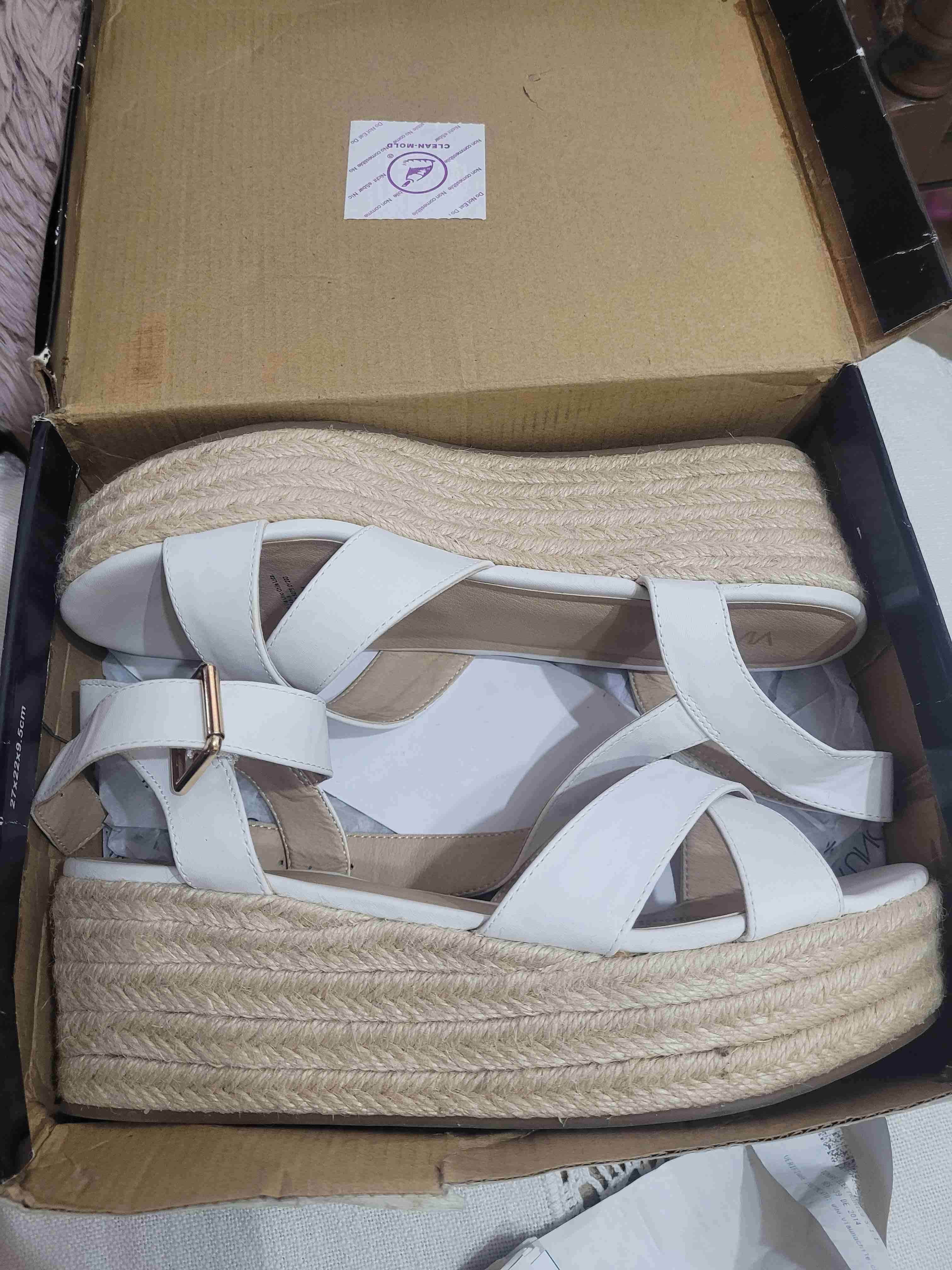 Sandalias blancas de mujer - miniatura 2