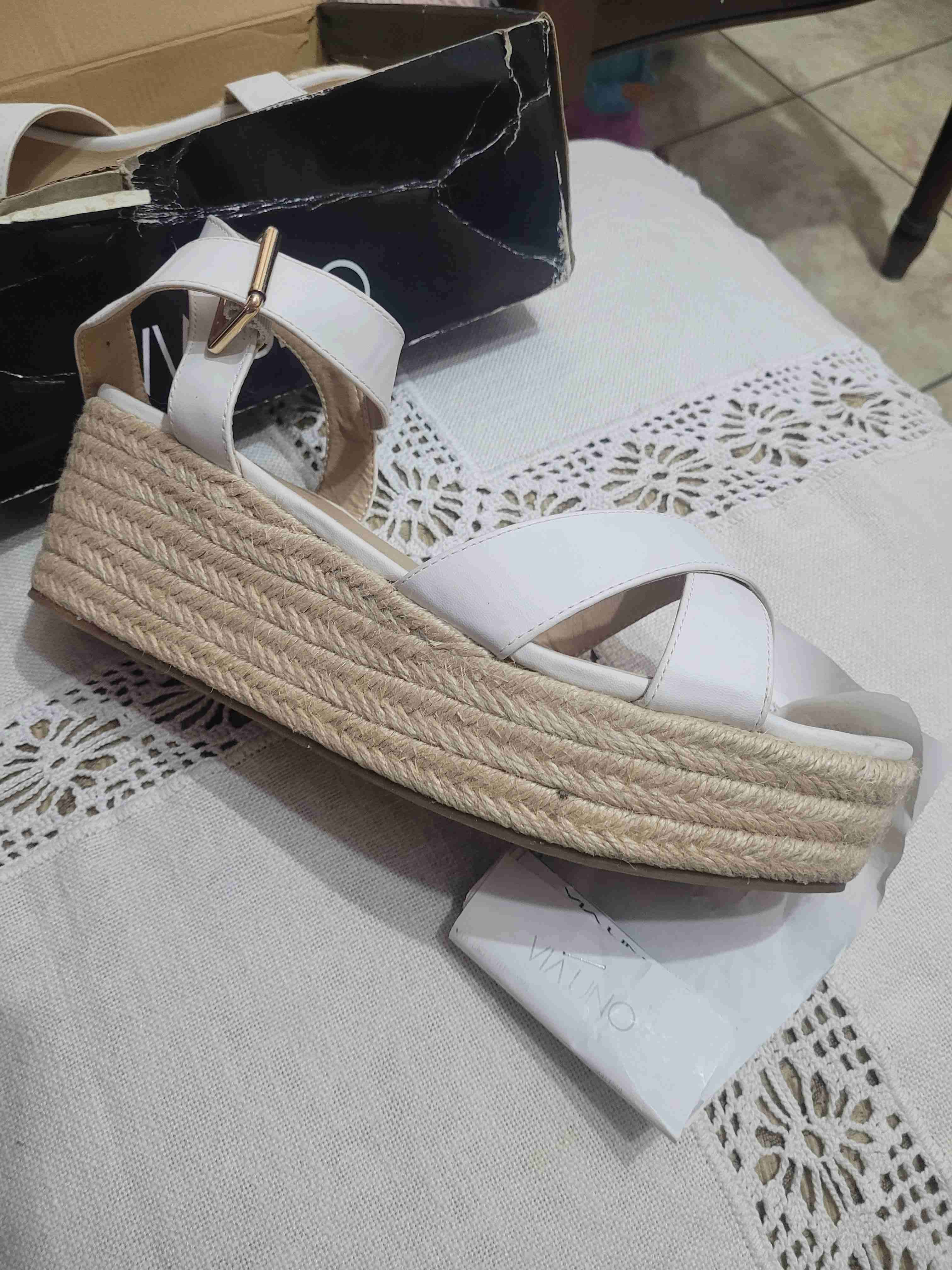 Sandalias blancas de mujer - miniatura 3