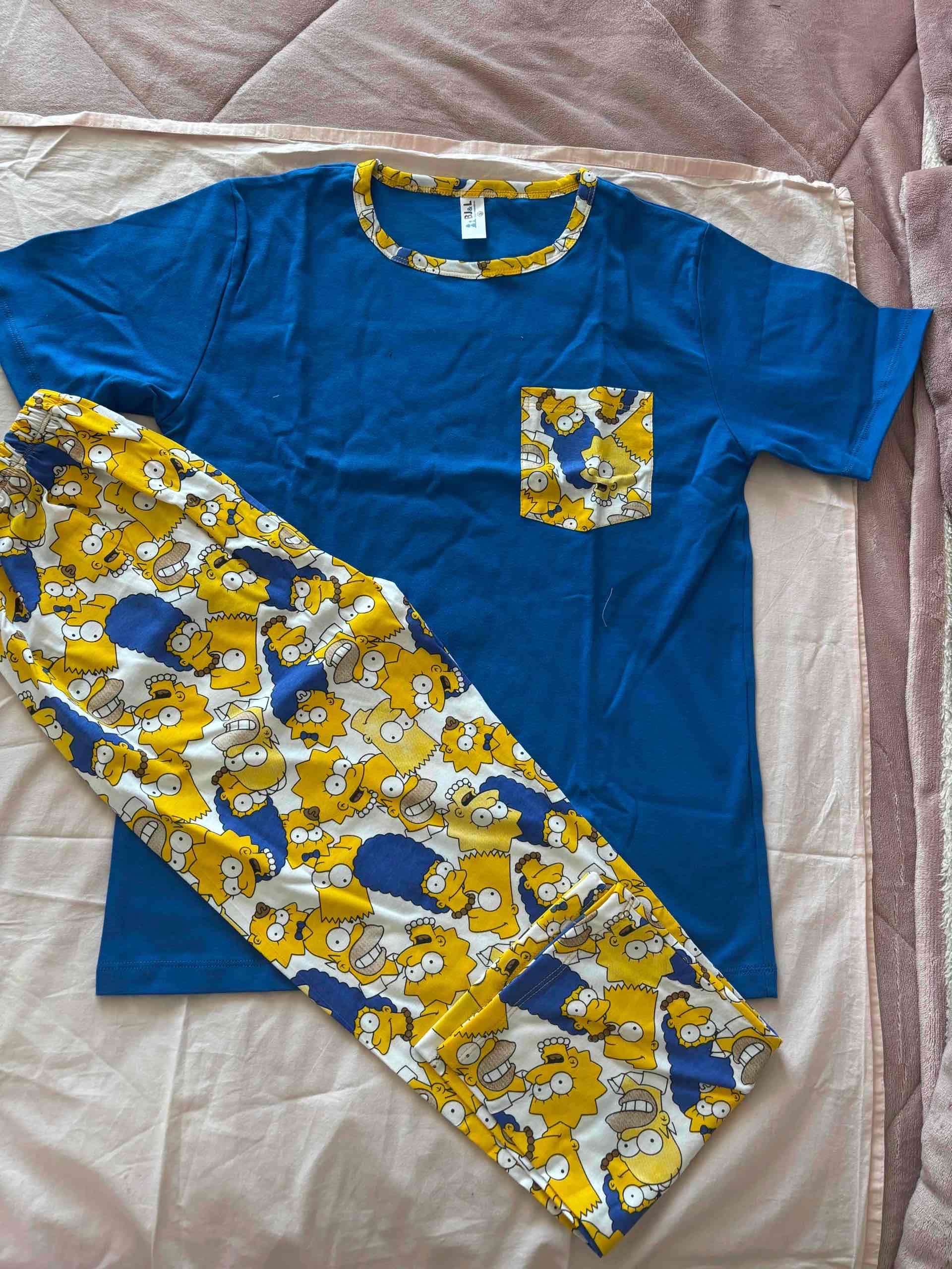 Pijama azul de caricaturas( simpsoms)