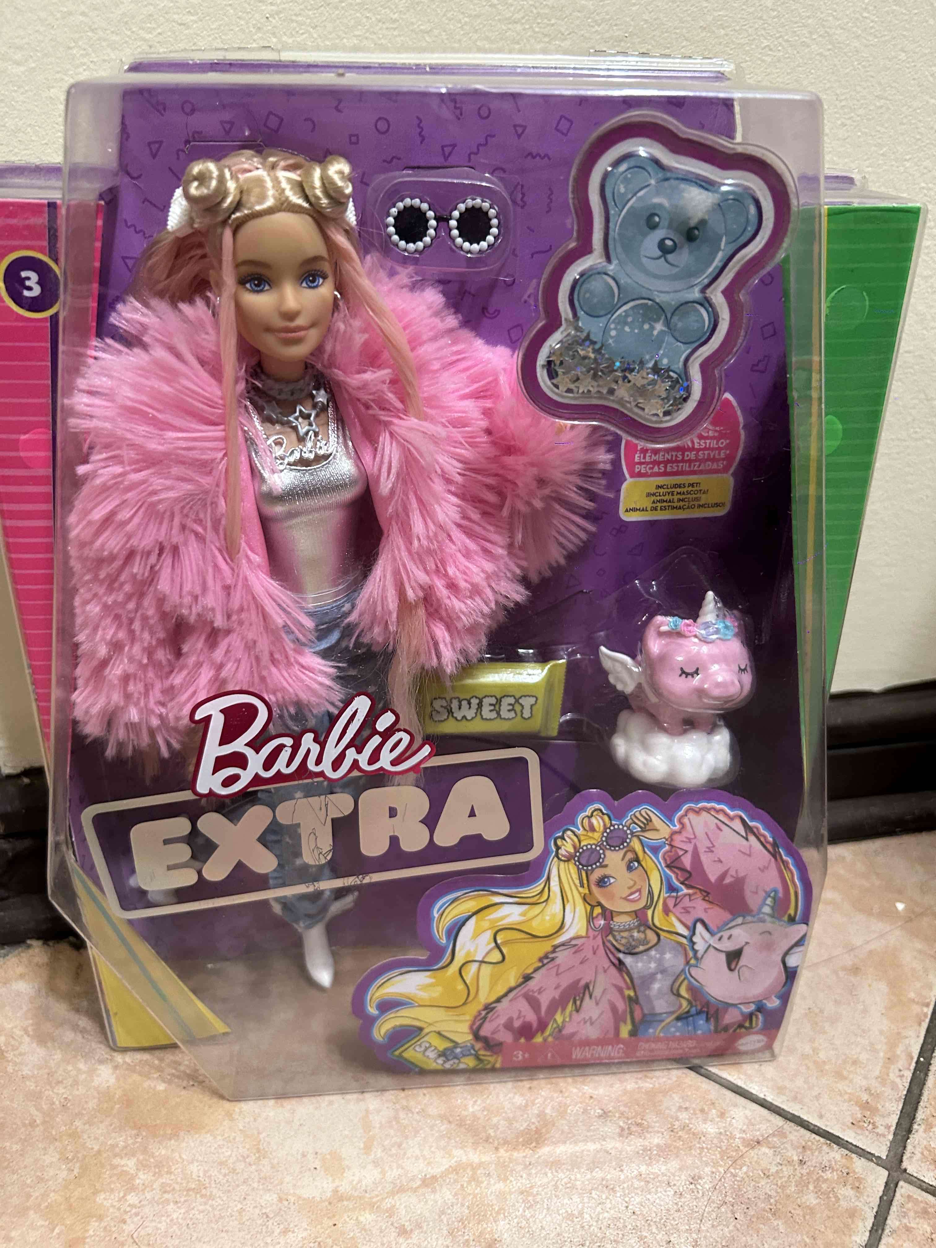 Muñeca Barbie Extra con accesorios