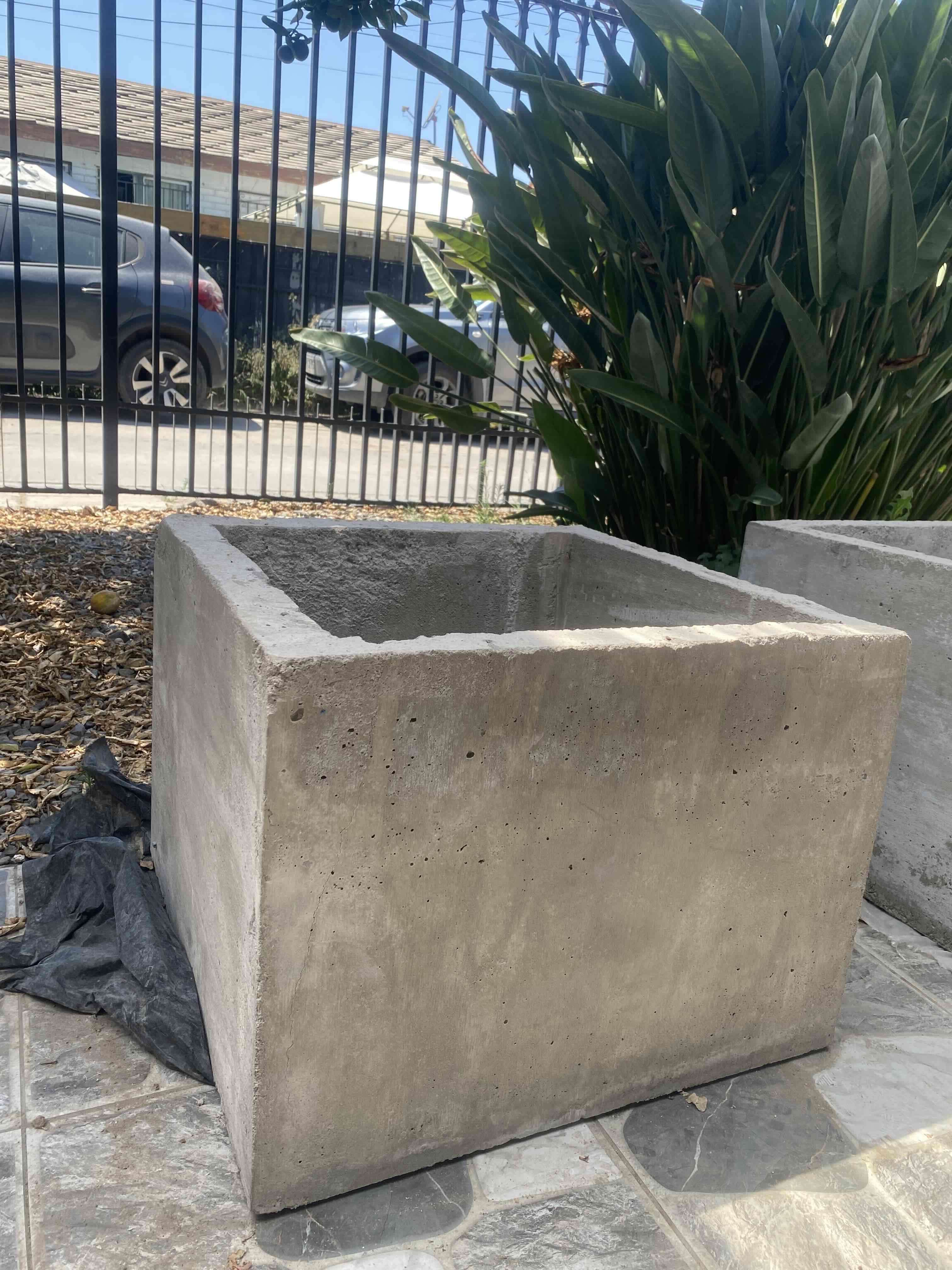 Macetero cuadrado de concreto - miniatura 2