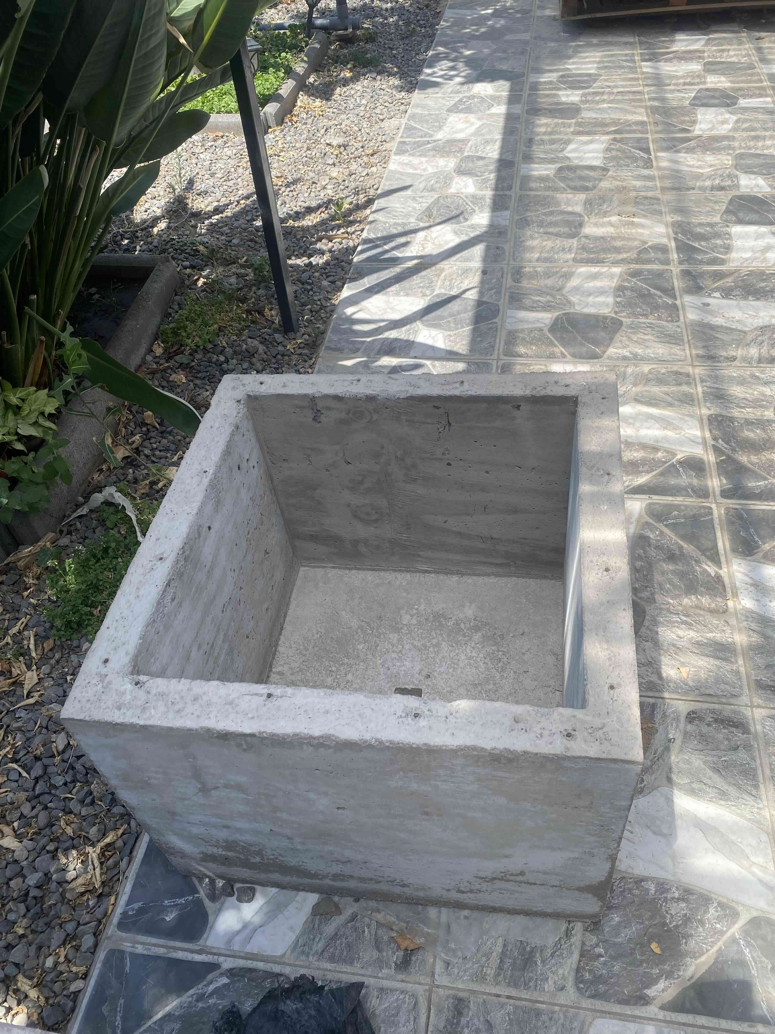 Macetero cuadrado de concreto - miniatura 3