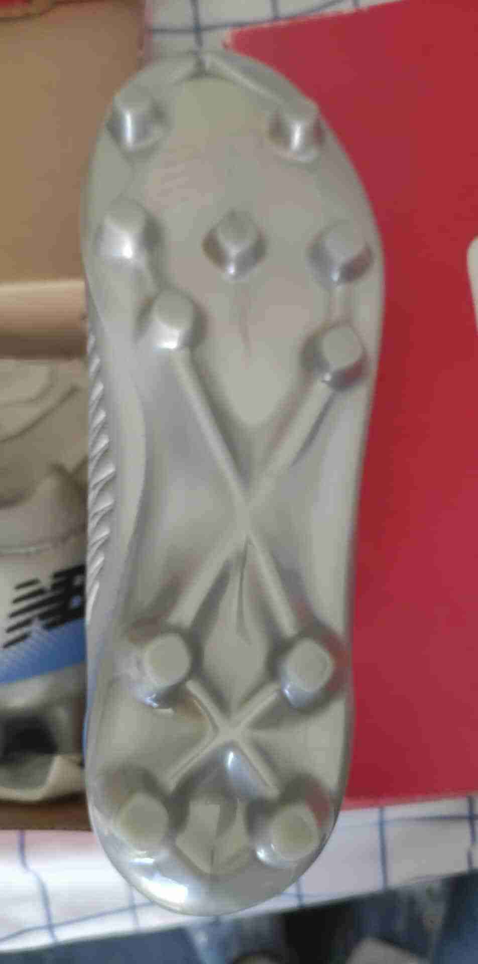 Zapato de fútbol blanco con logo - miniatura 3