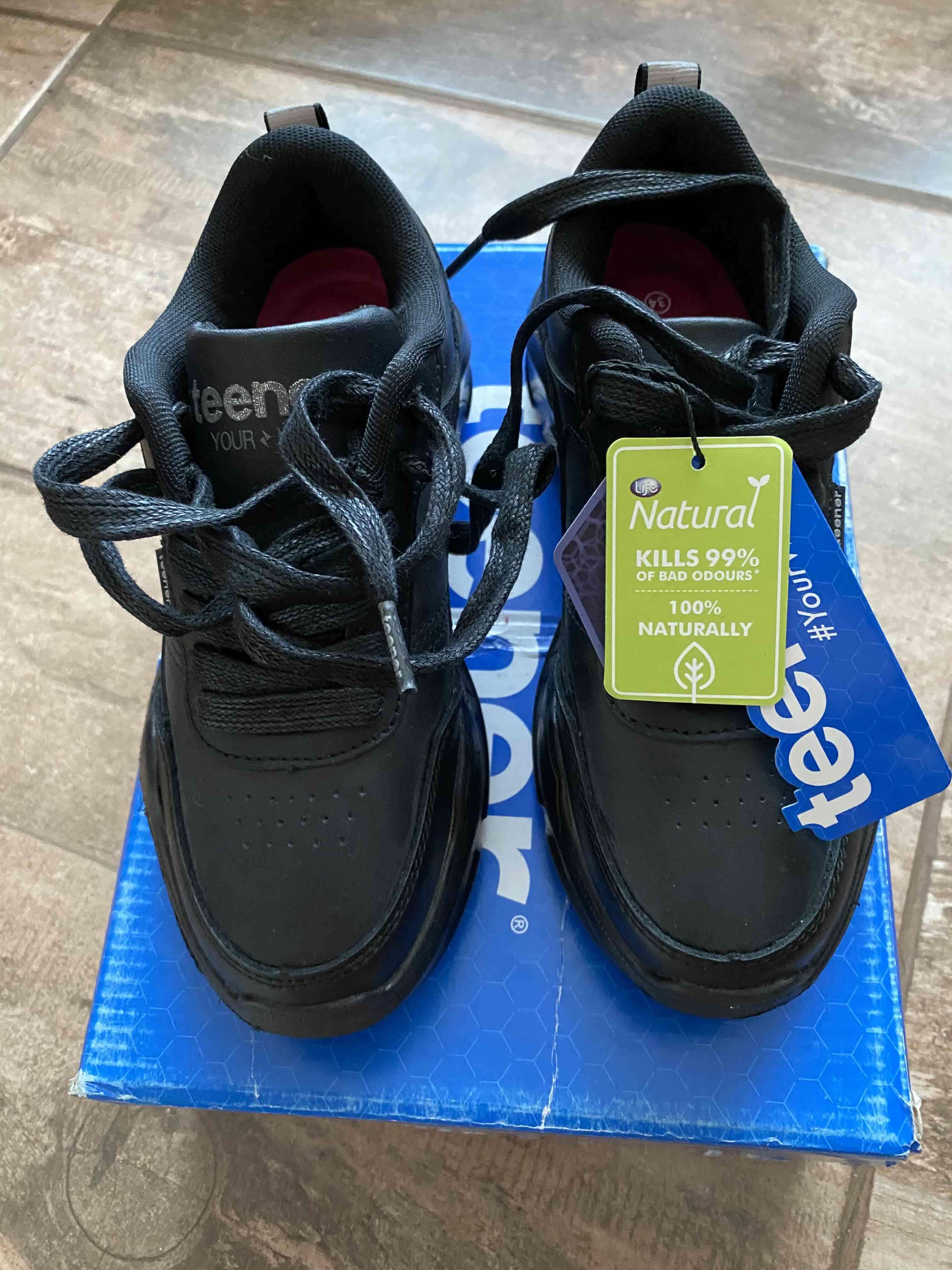 Zapatillas escolares niña negras nuevas