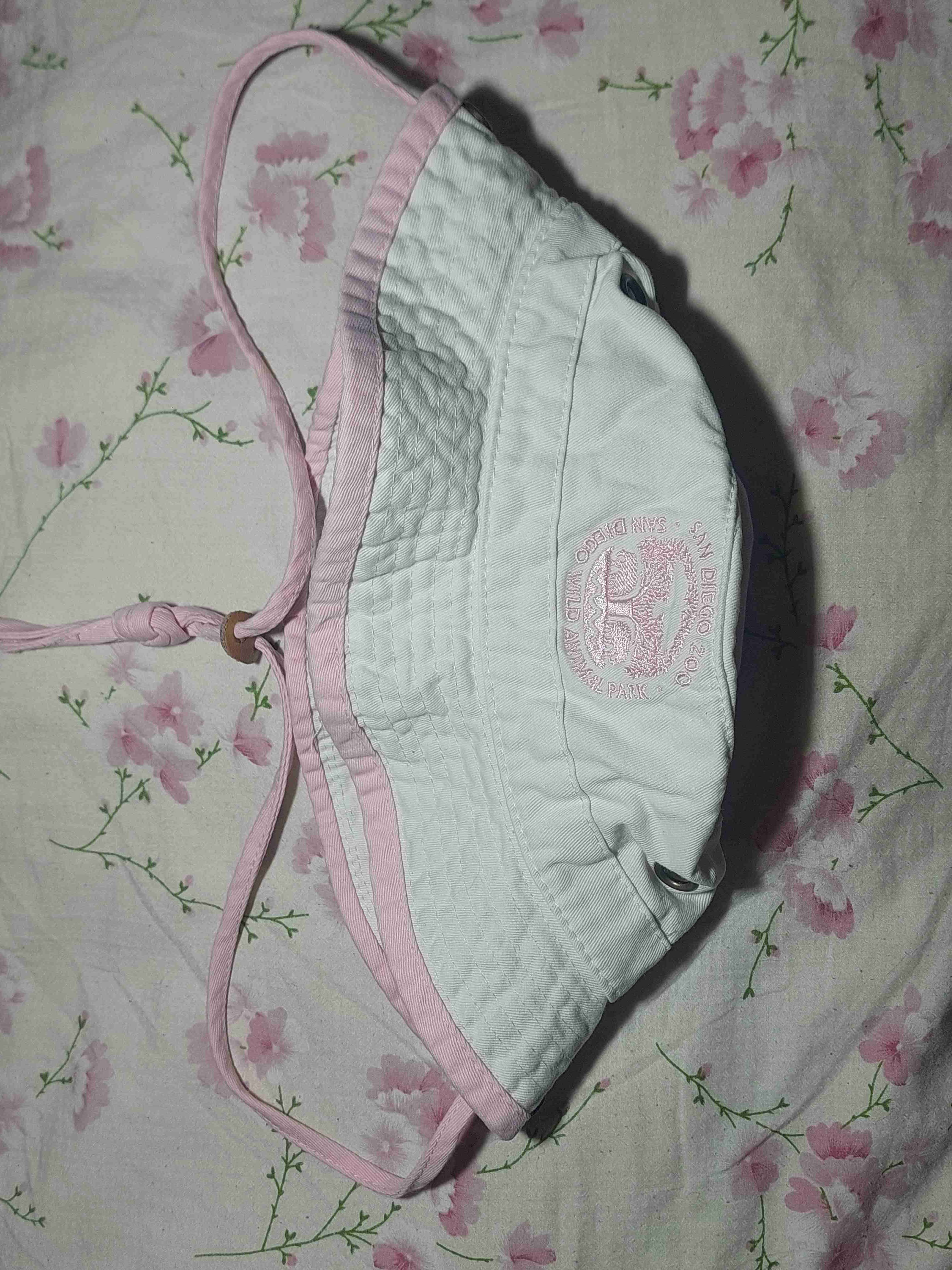 Bucket hat infantil blanco y rosa