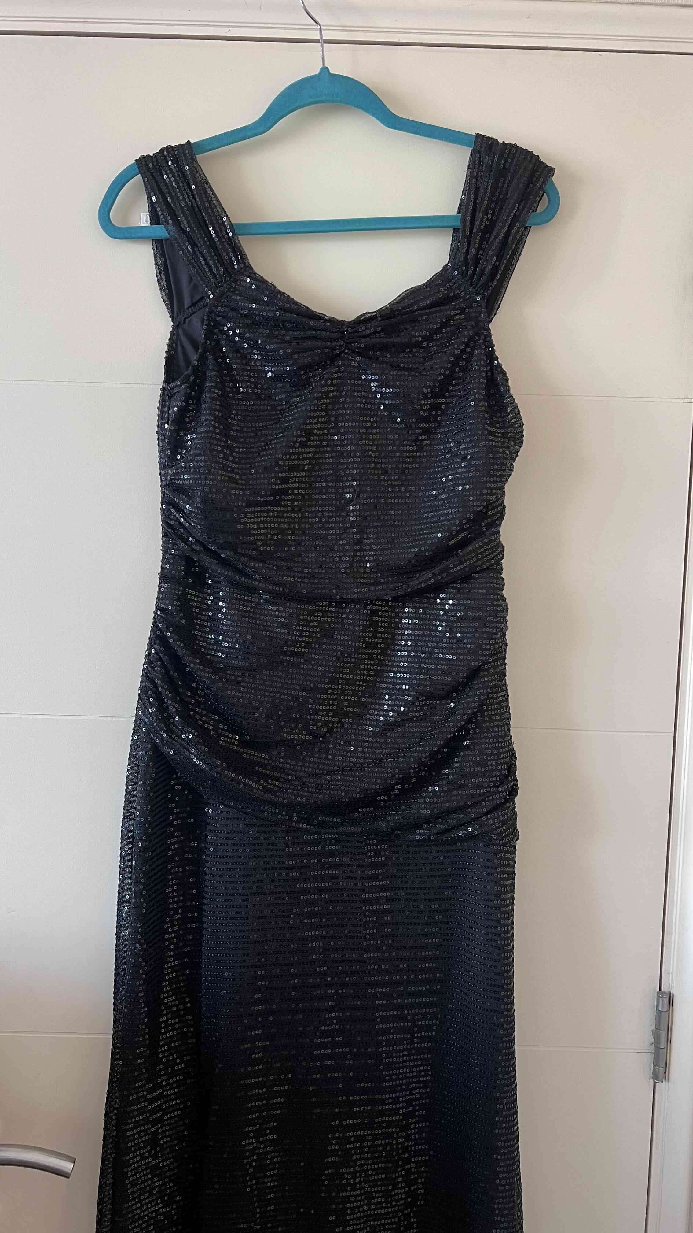 Vestido de fiesta negro con lentejuelas - miniatura 2