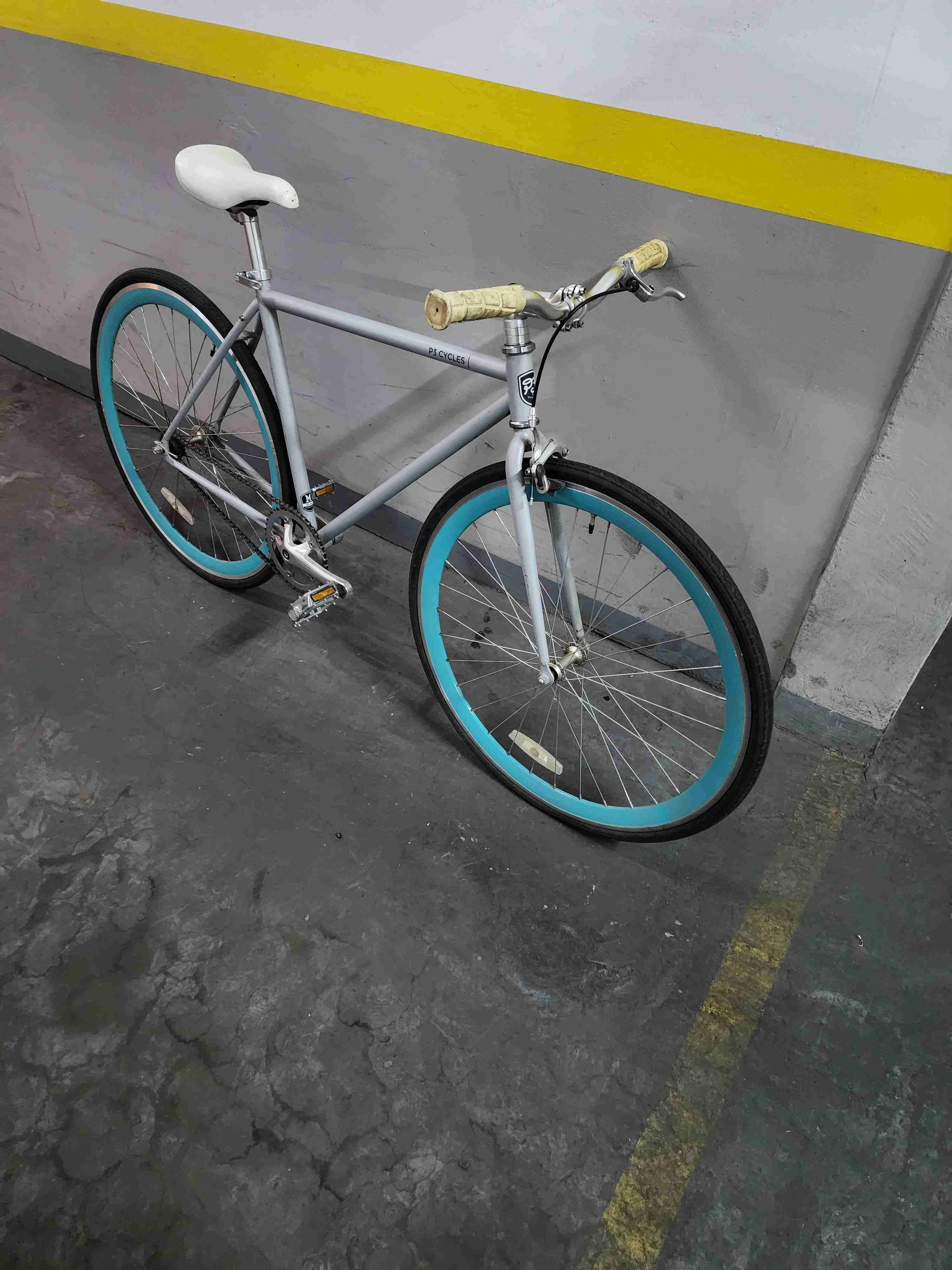 Bicicleta urbana marca P3 cycles gris y turquesa - miniatura 4