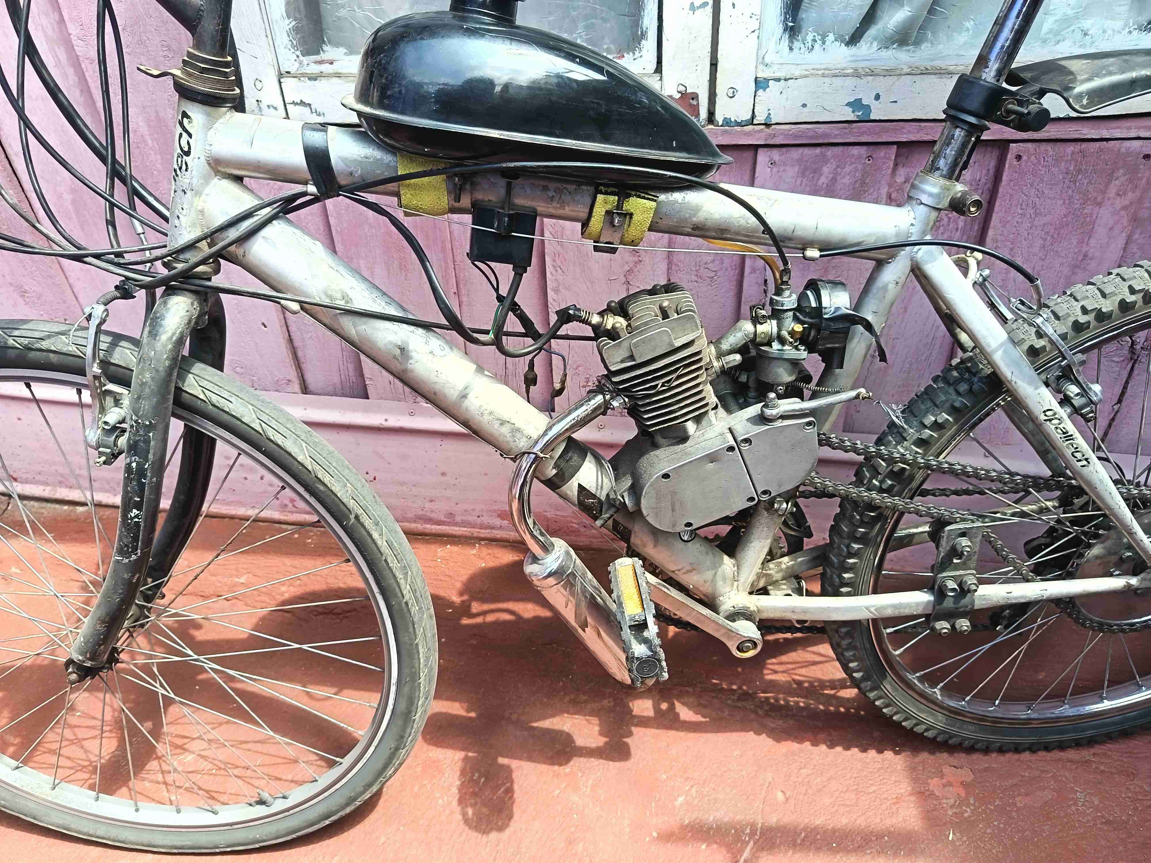 Bicicleta con motor incorporado