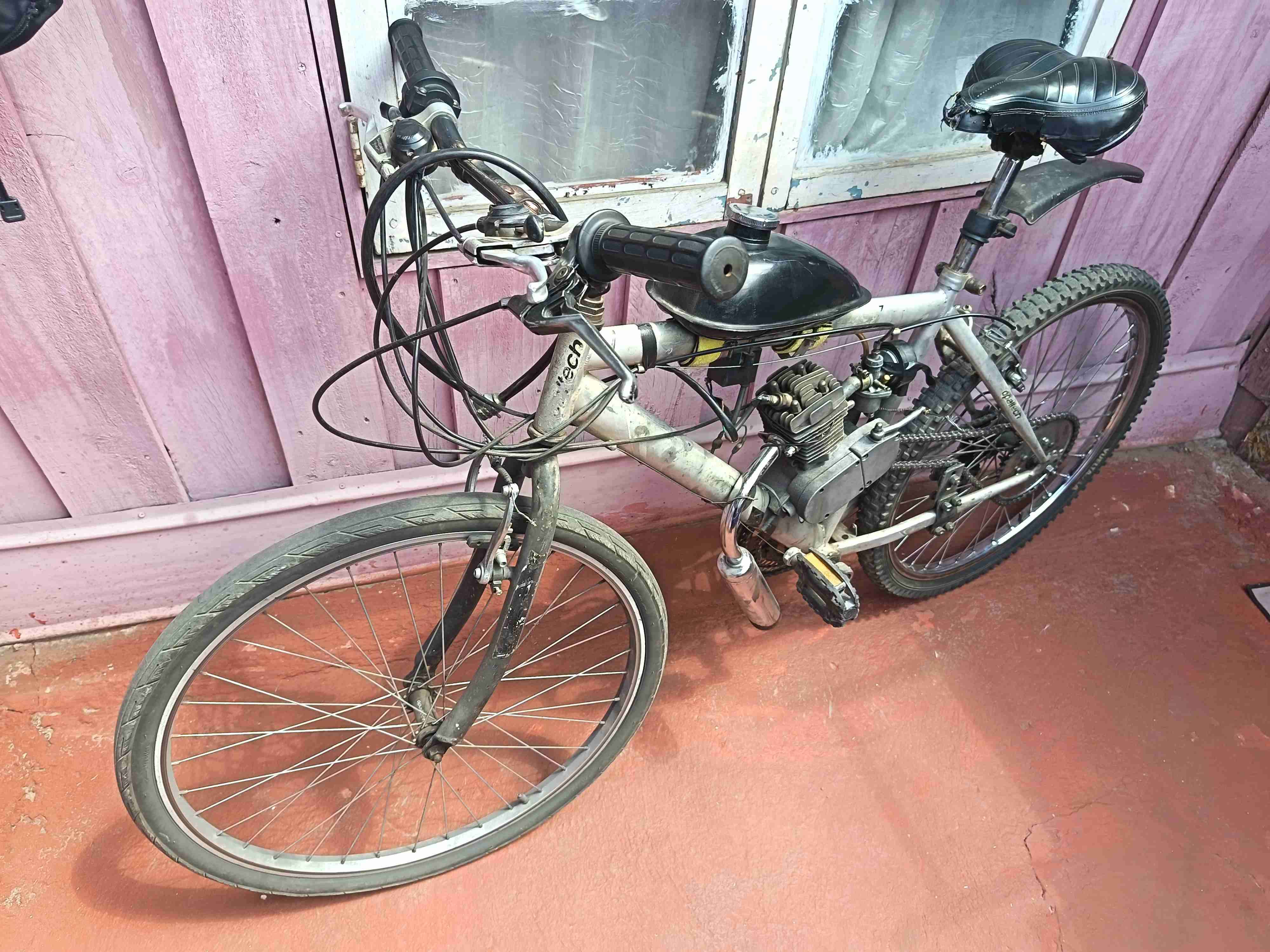 Bicicleta con motor incorporado - miniatura 4