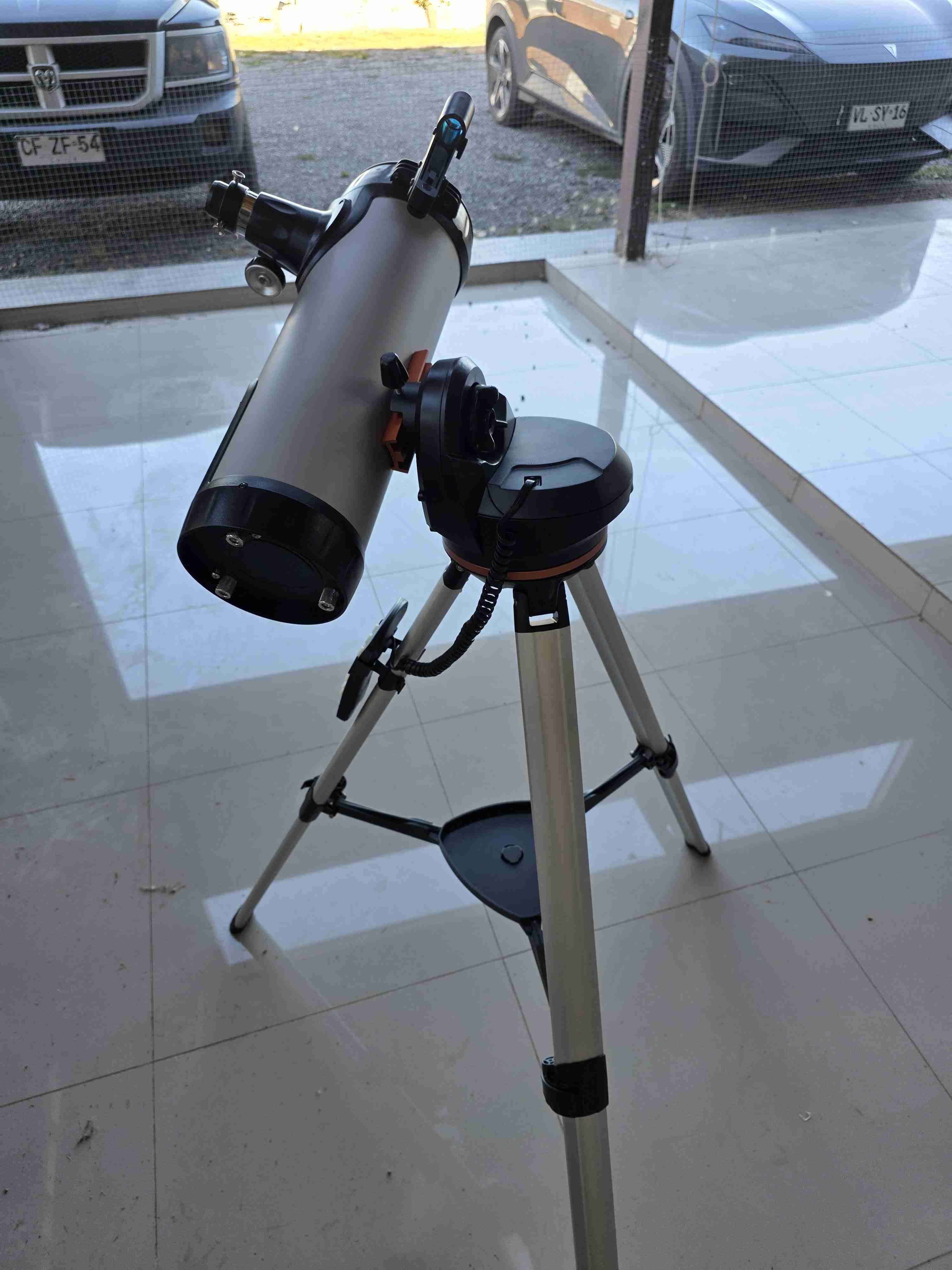 Telescopio Celestron 114LCM motorizado con camara - miniatura 3