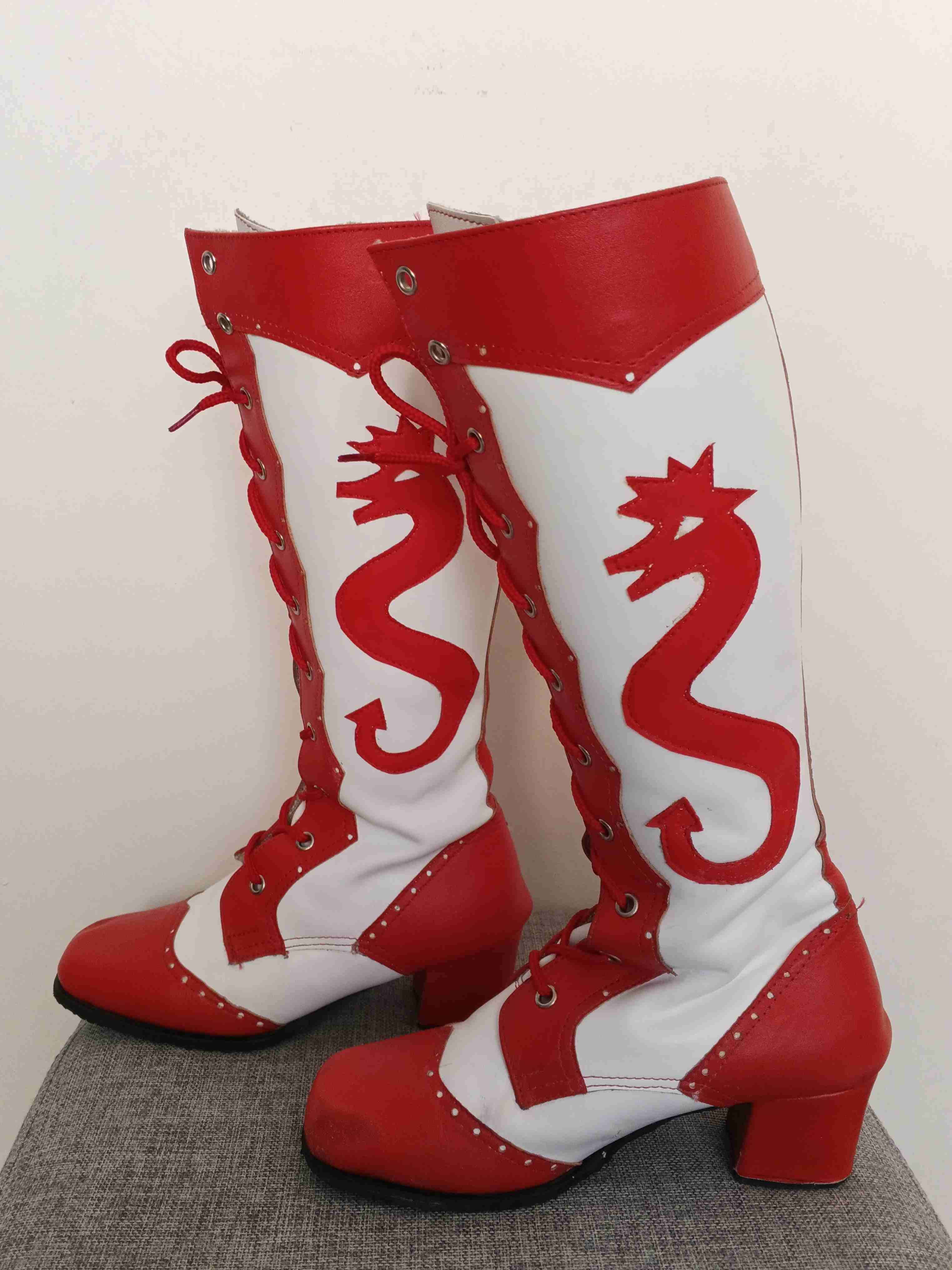 Botas altas rojas y blancas baile religioso - miniatura 4