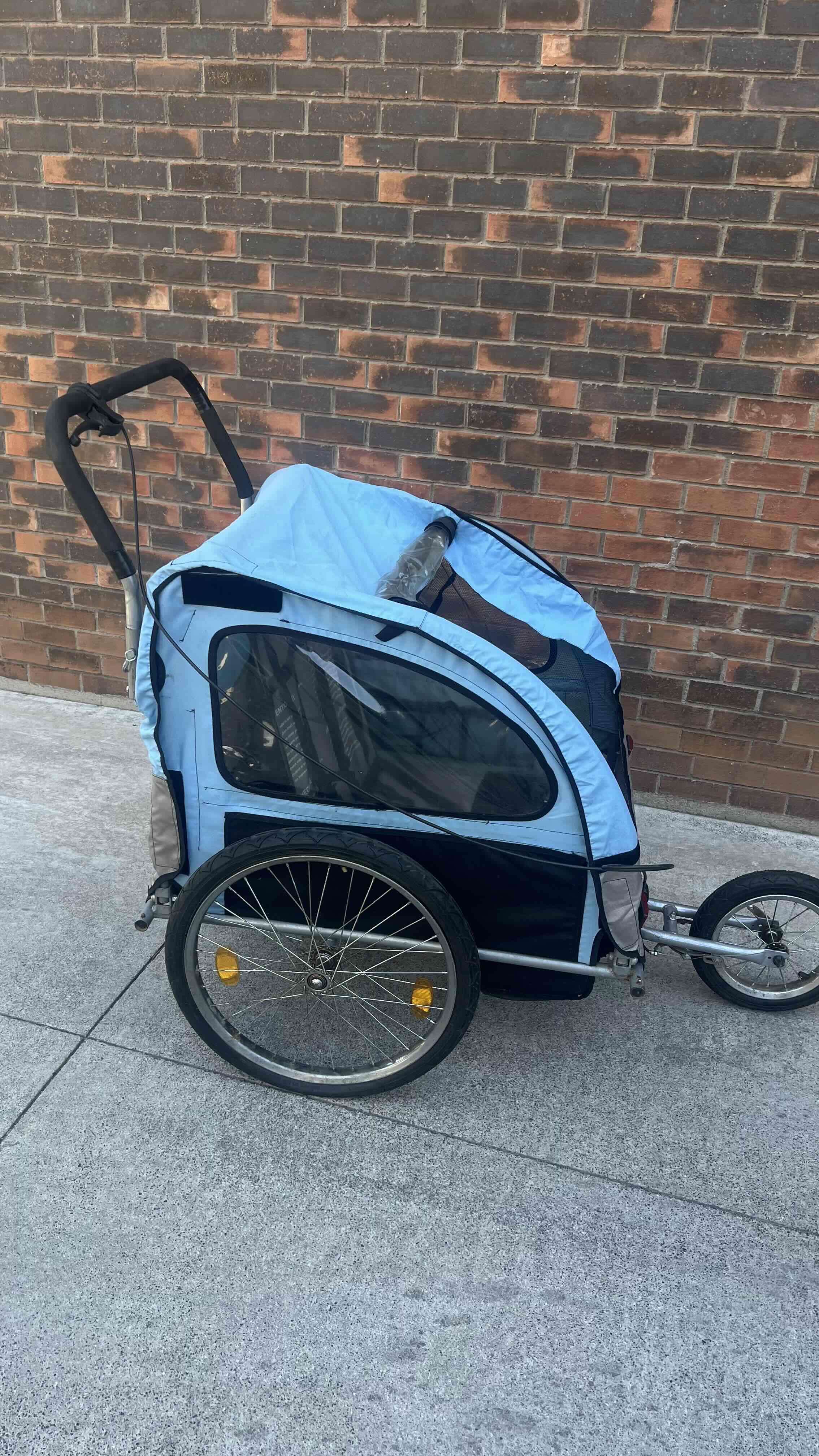Carrito de bicicleta azul para niños