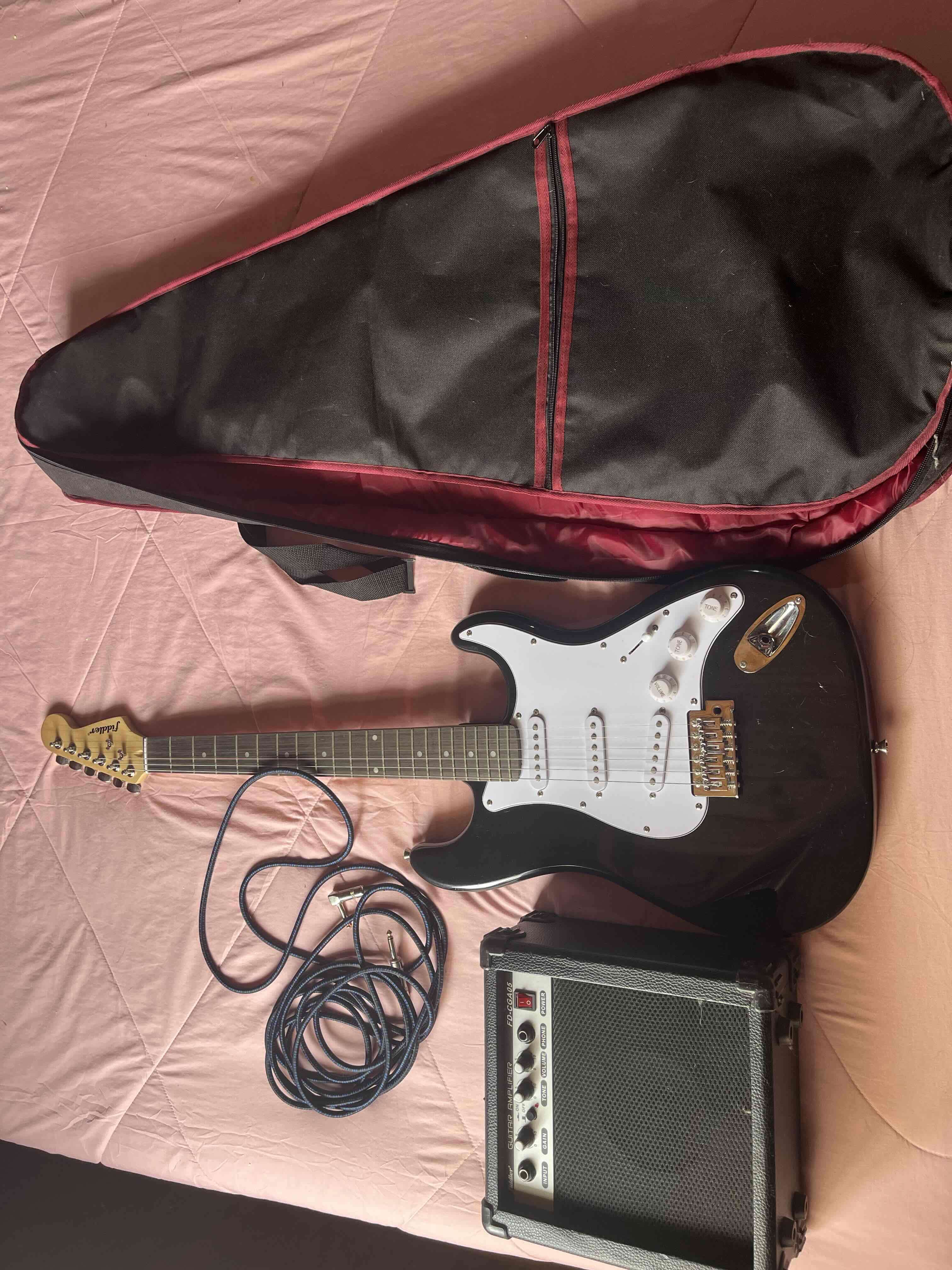 Guitarra eléctrica Stratocaster negra - miniatura 3