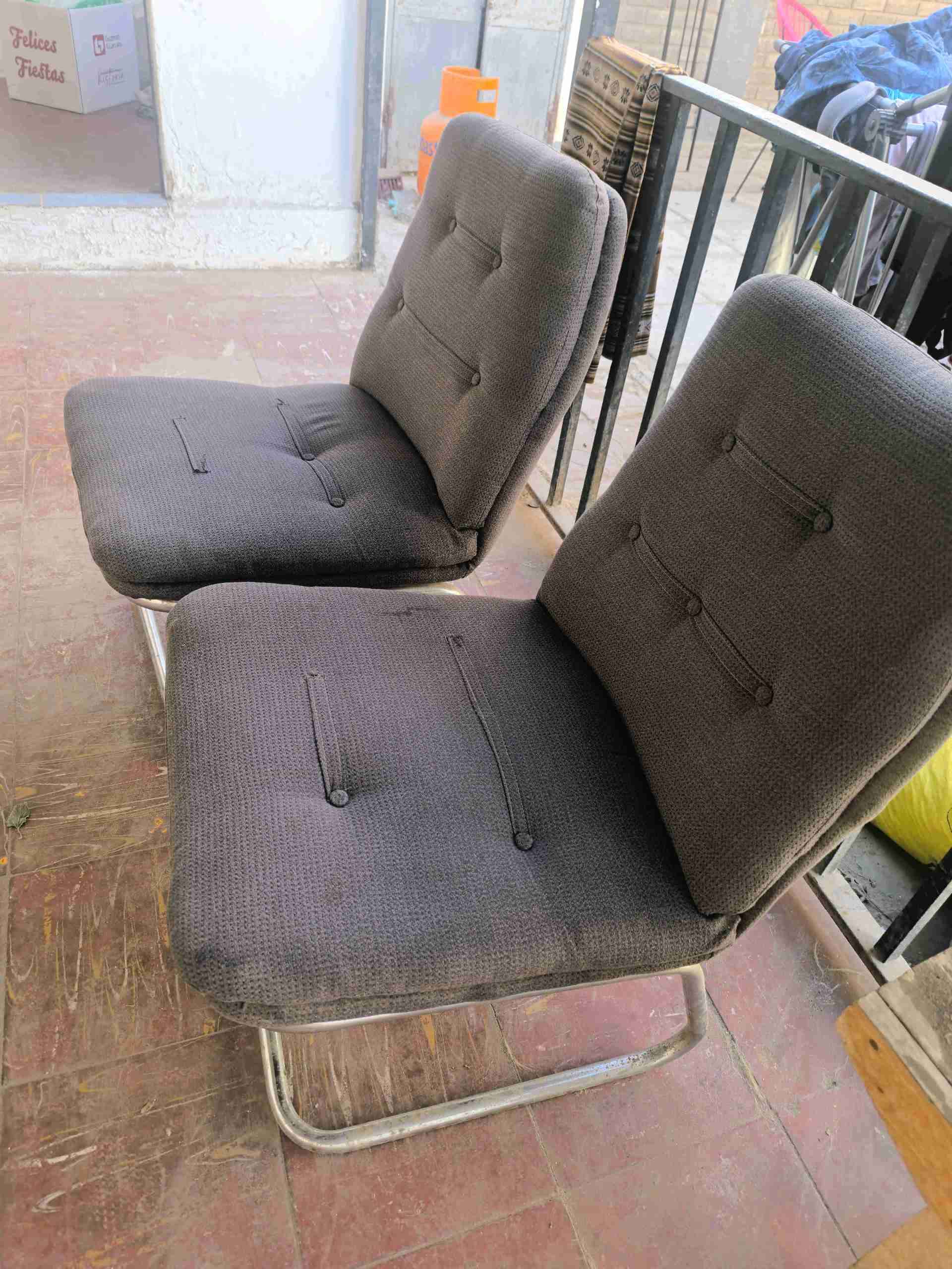 Par de sillones grises - miniatura 2