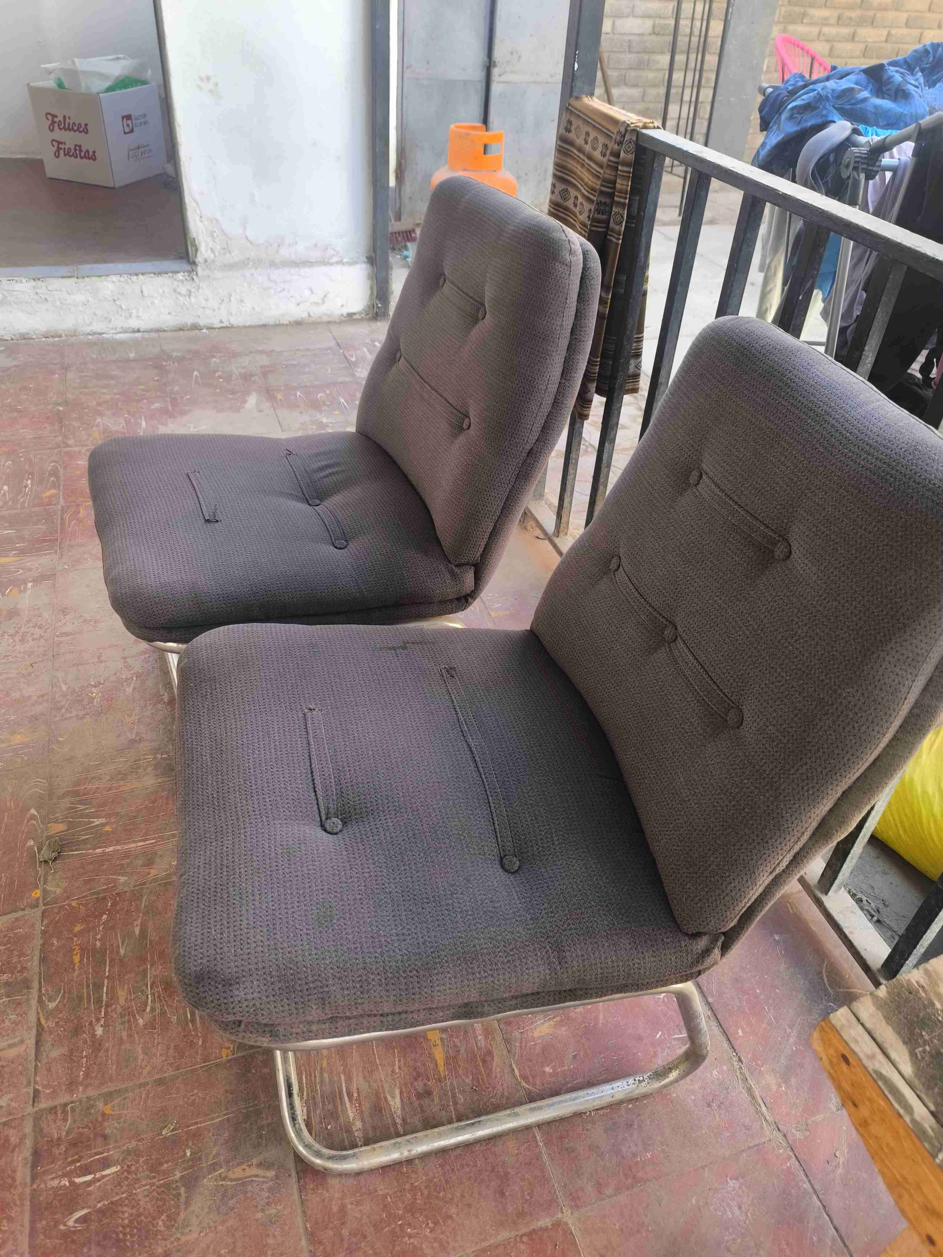 Par de sillones grises - miniatura 3
