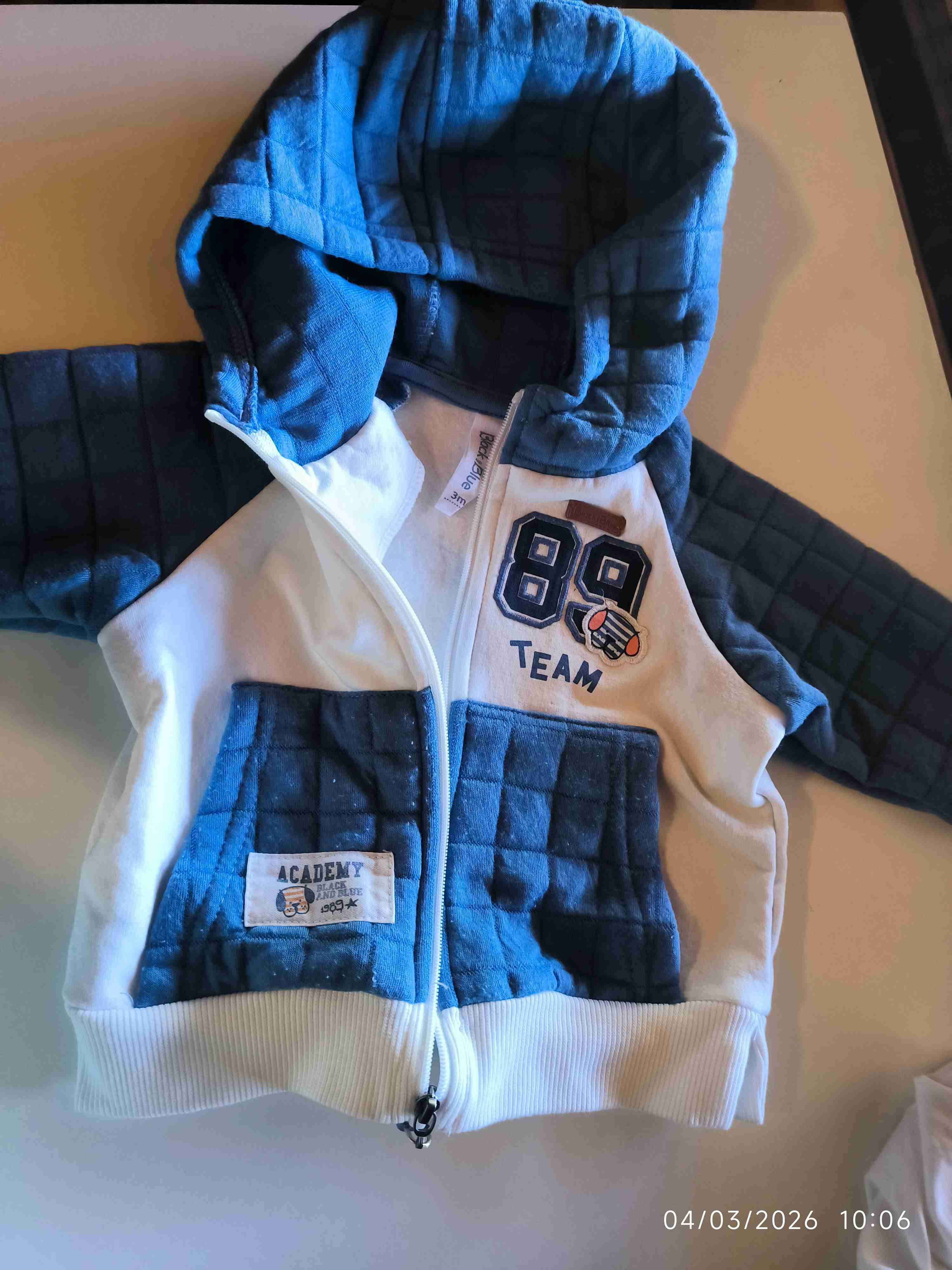 Polerón con capucha + camiseta - miniatura 3