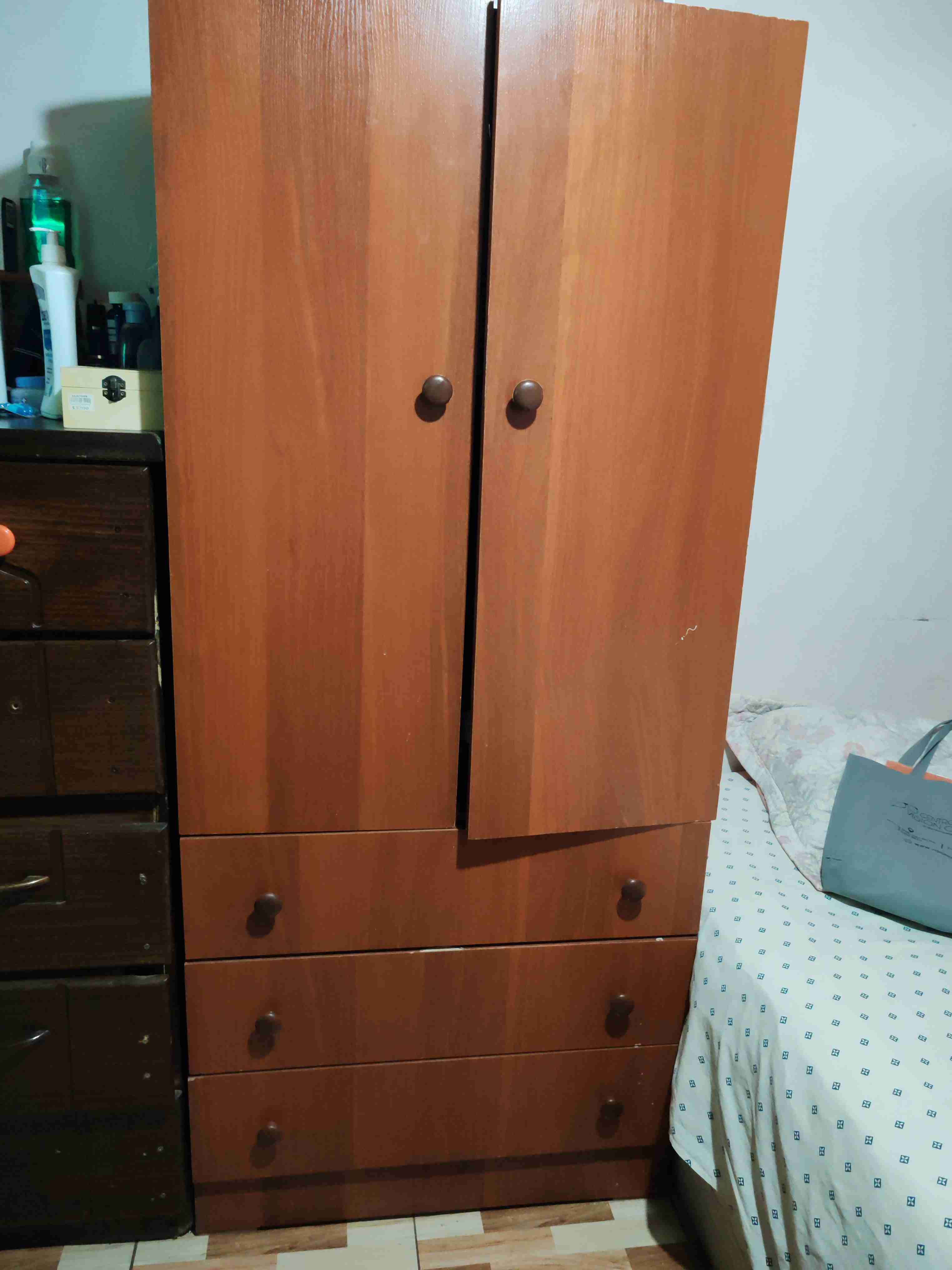 Ropero de madera con cajones - miniatura 2