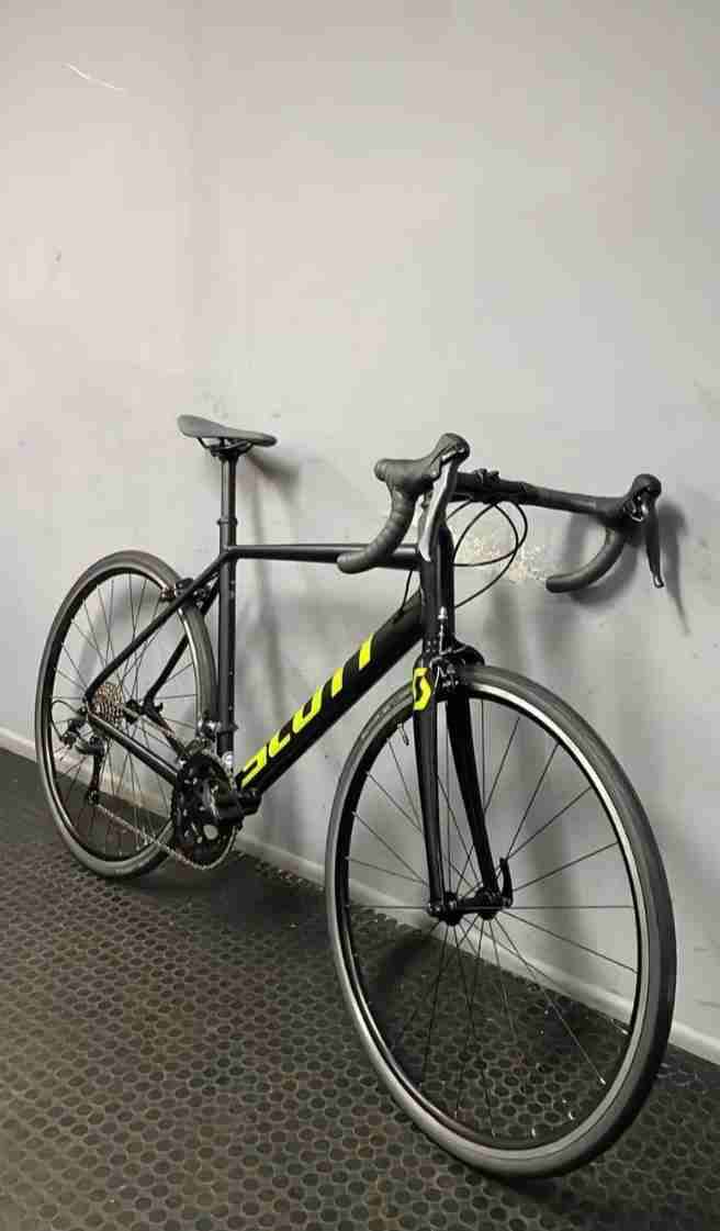 Bicicleta de carrera negra scott - miniatura 2