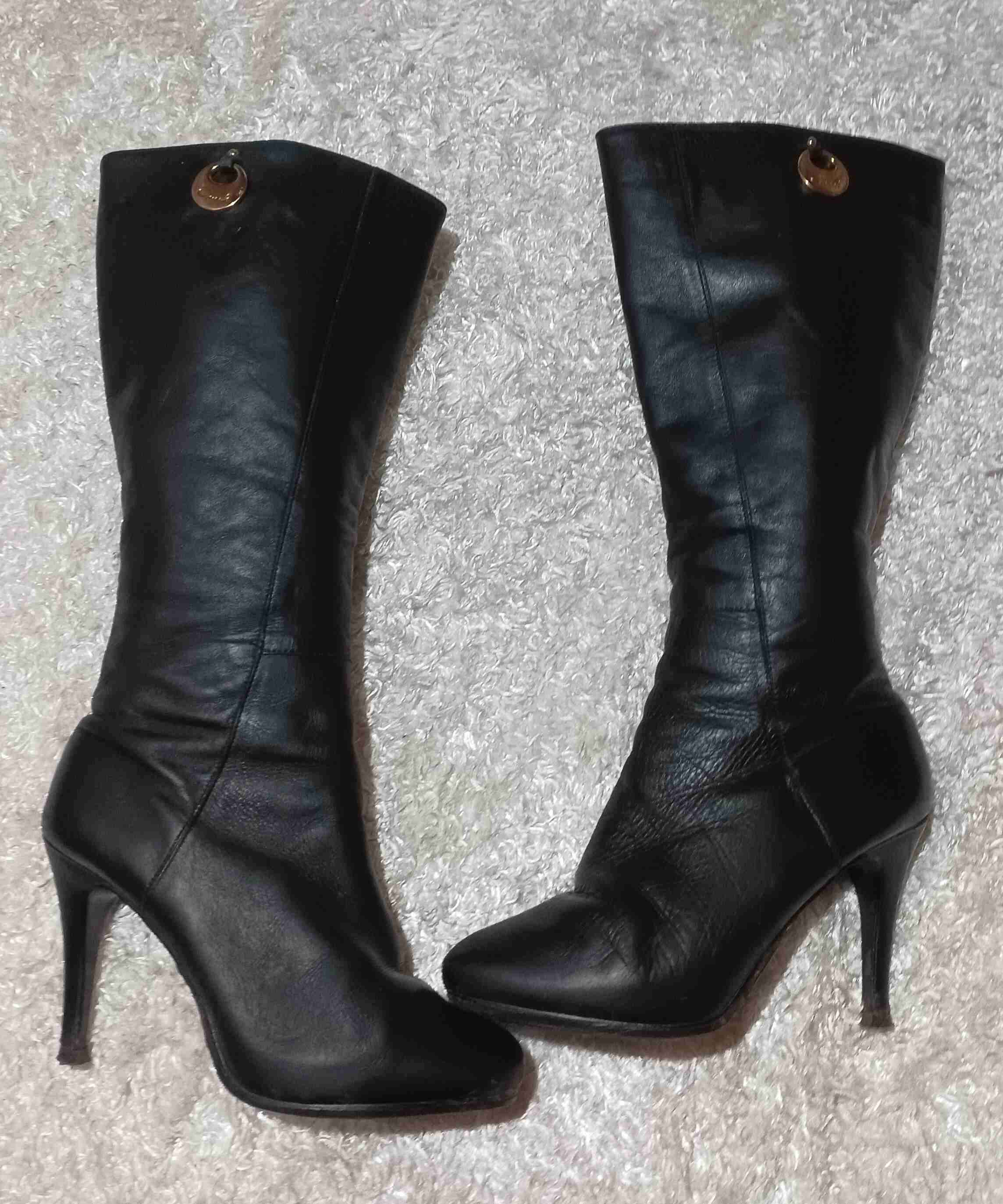 Botas negras de cuero con taco alto