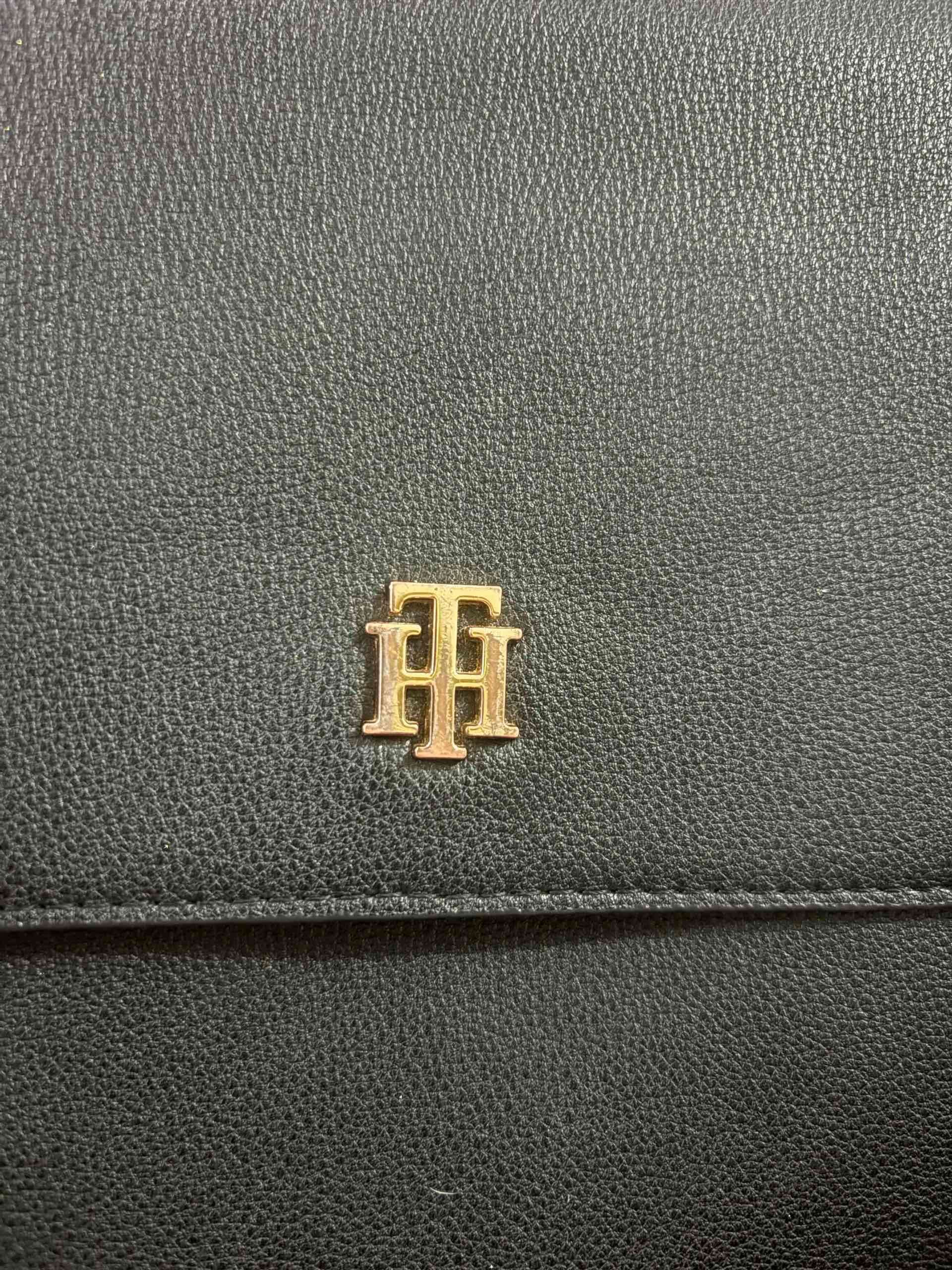 Mochila negra TH - miniatura 6