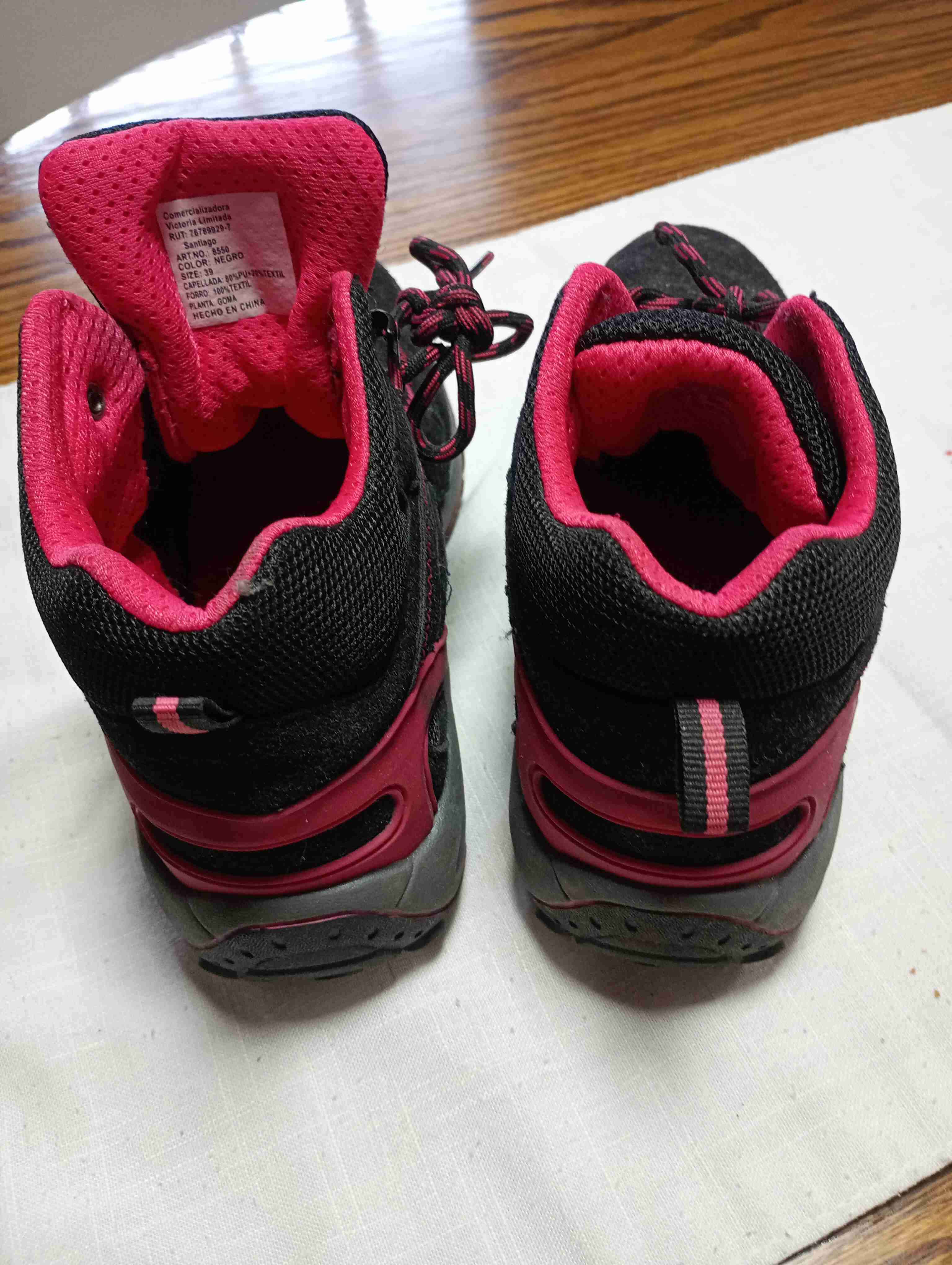 Botas de senderismo negras y rosas - miniatura 4