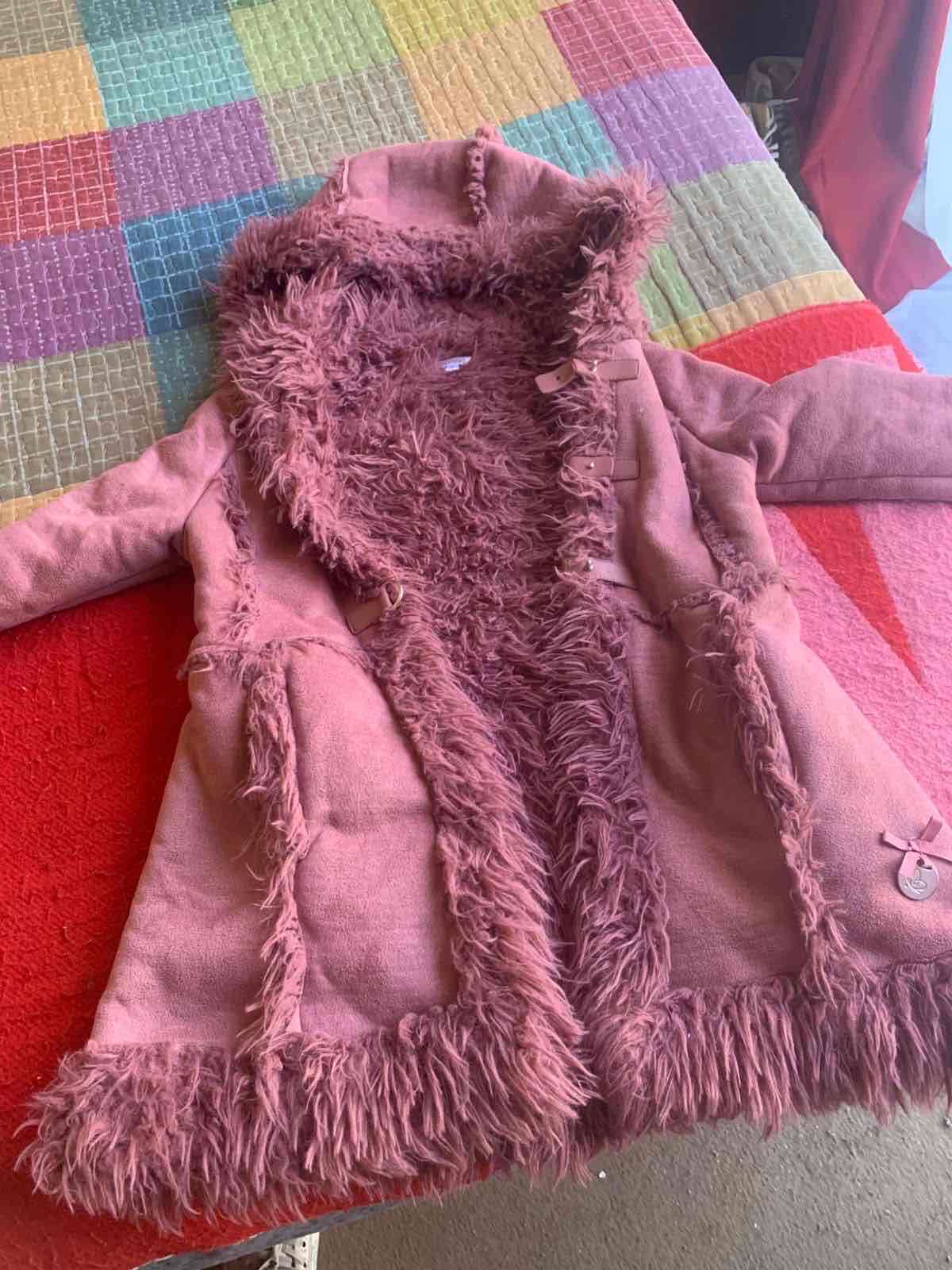 Abrigo infantil con capucha rosa